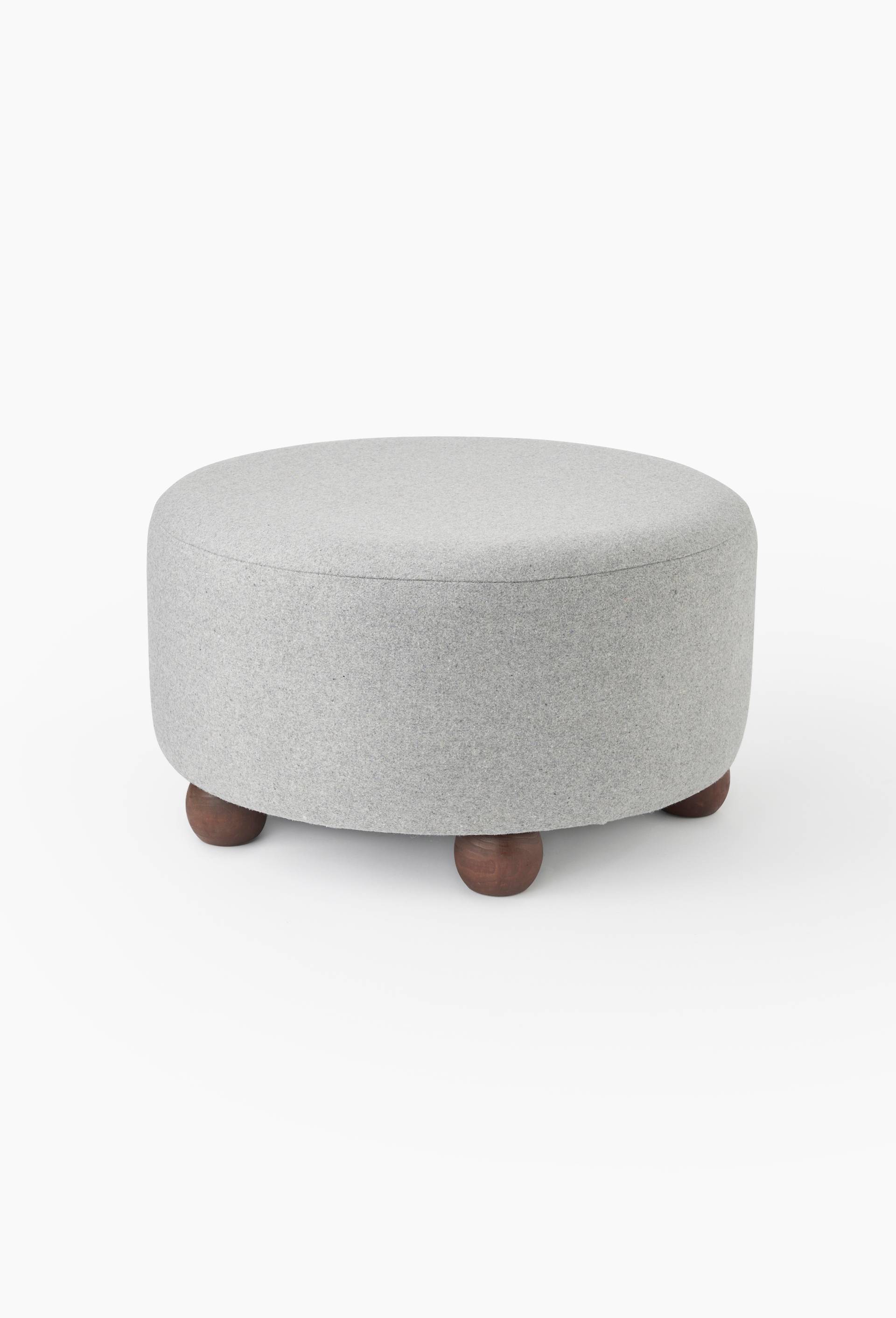 Pouf rond pieds boules, D48xh30cm, en feutrine, Gris, large image number 0