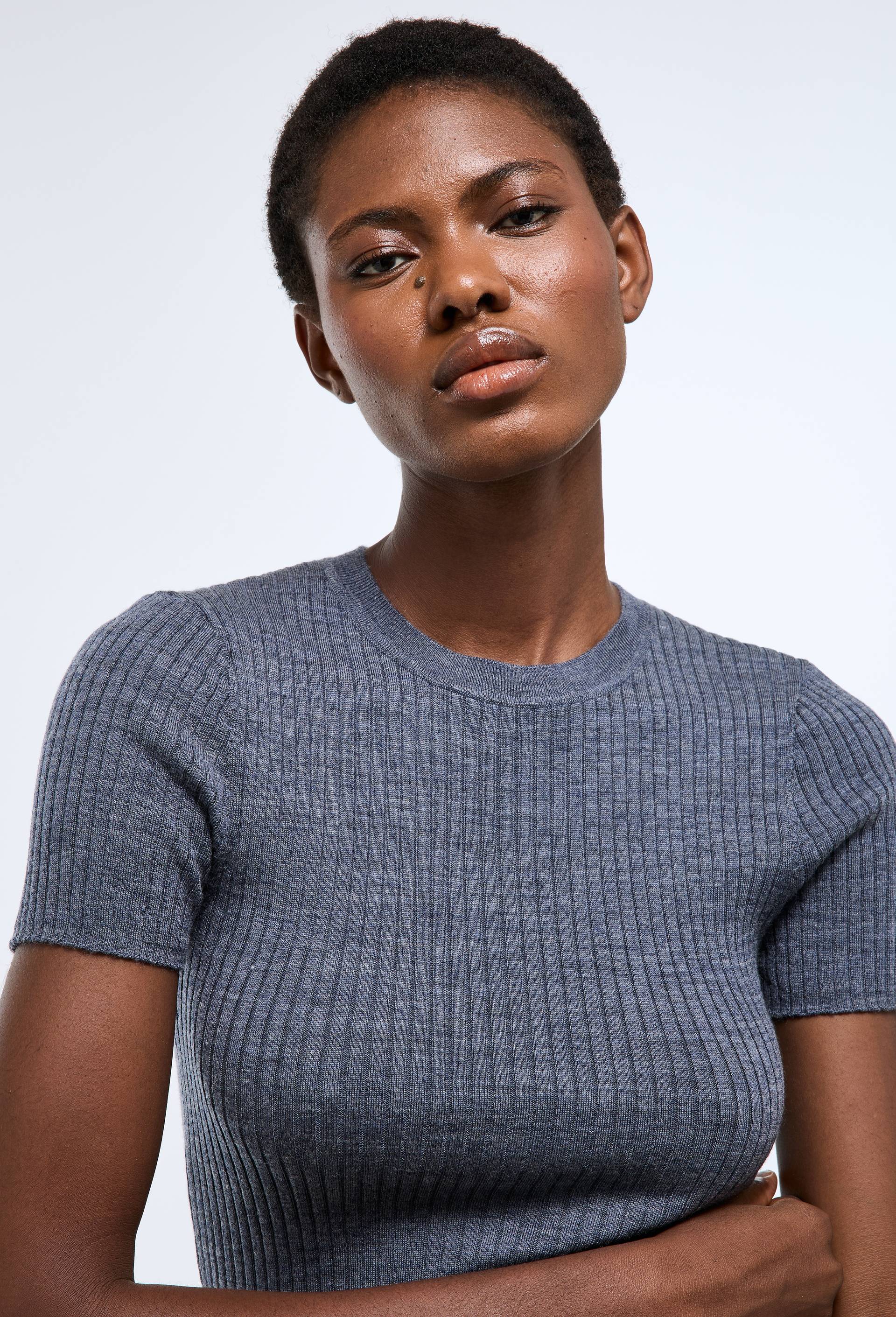 Top en tricot &agrave; c&ocirc;tes col rond, Gris, swatch image