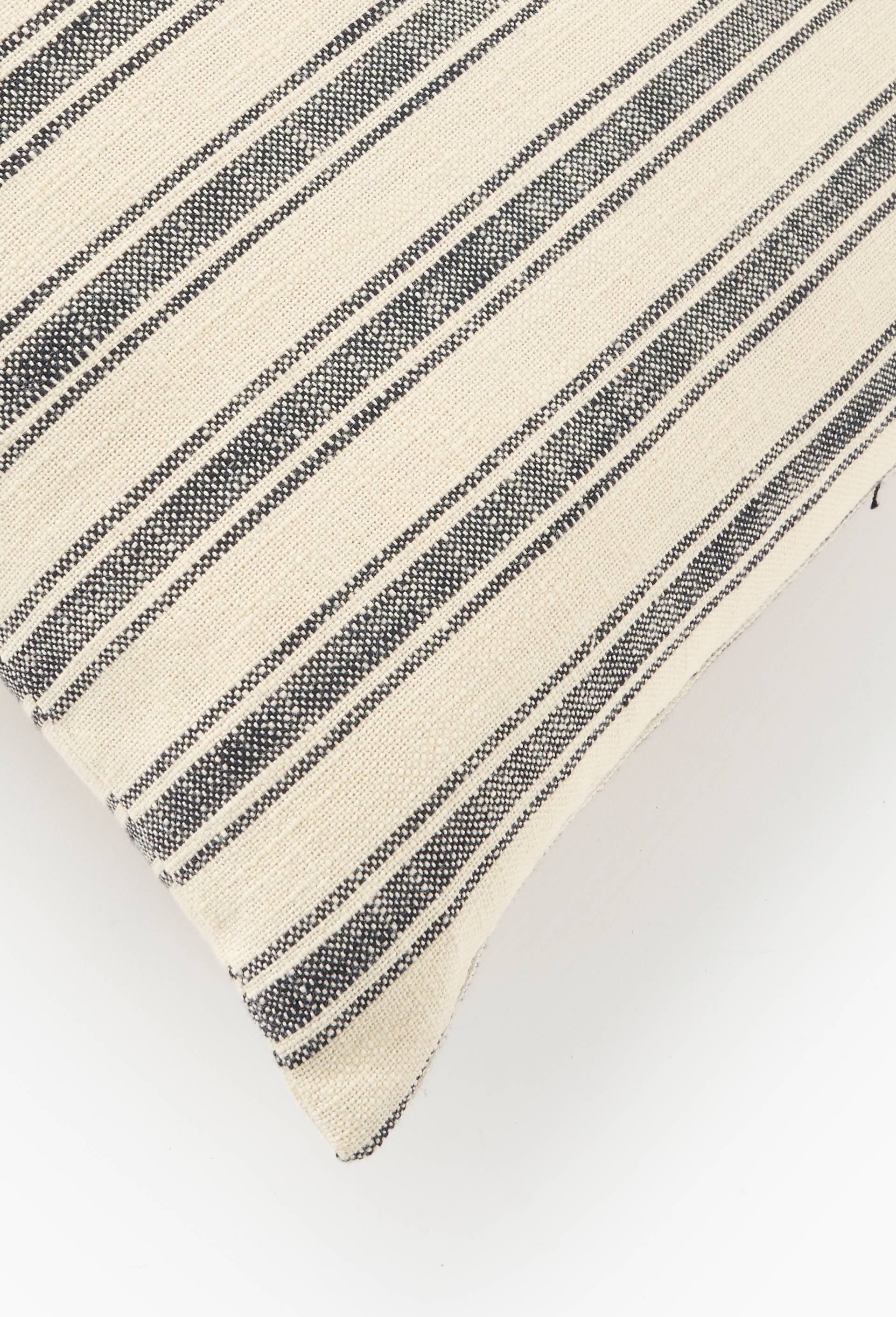 Coussin rectangulaire fines rayures, 35x70cm, 100% polyester, Noir, large image number 1