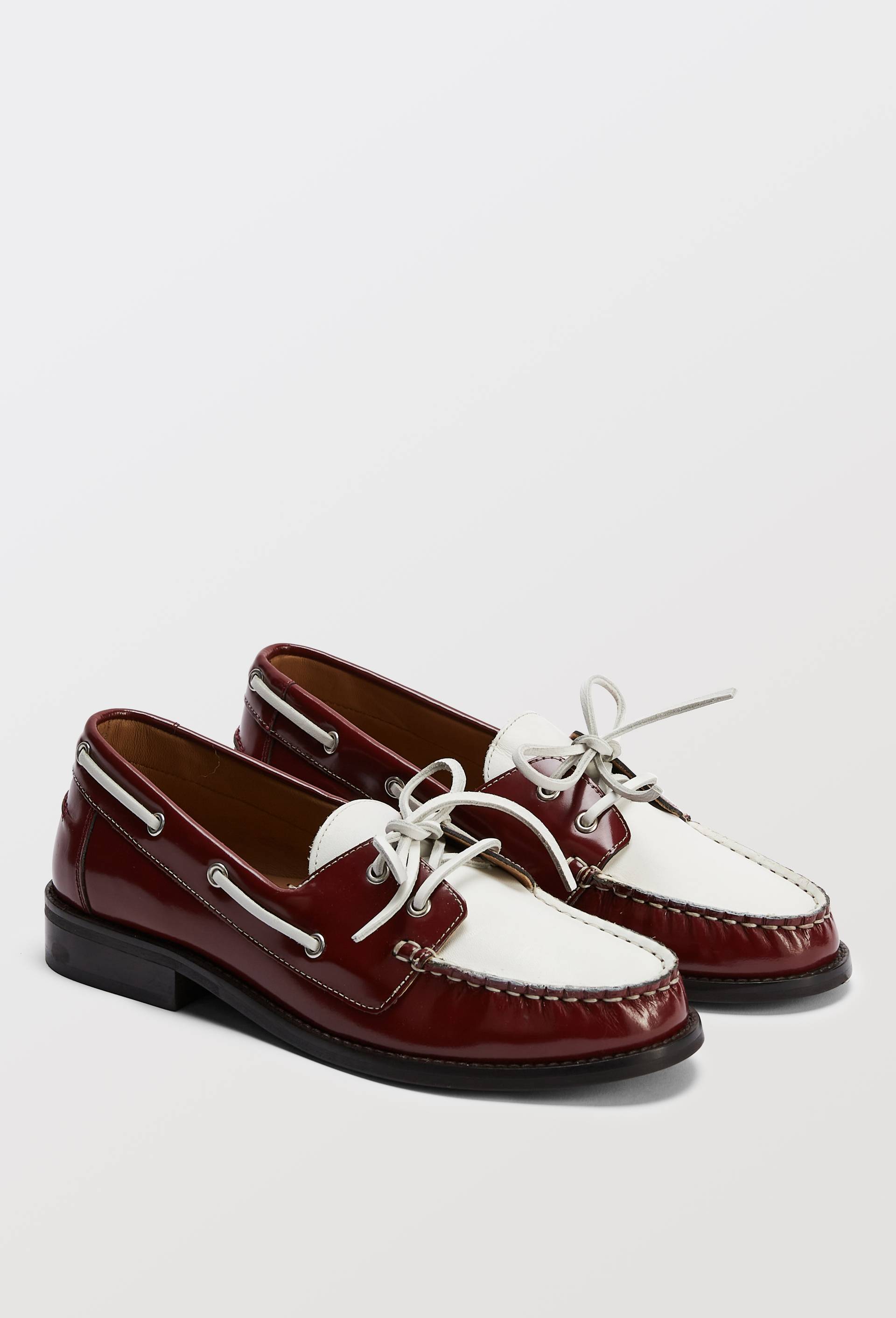 Chaussures bateau &agrave; lacets en cuir, Rouge fonc&eacute;, large image number 2.0