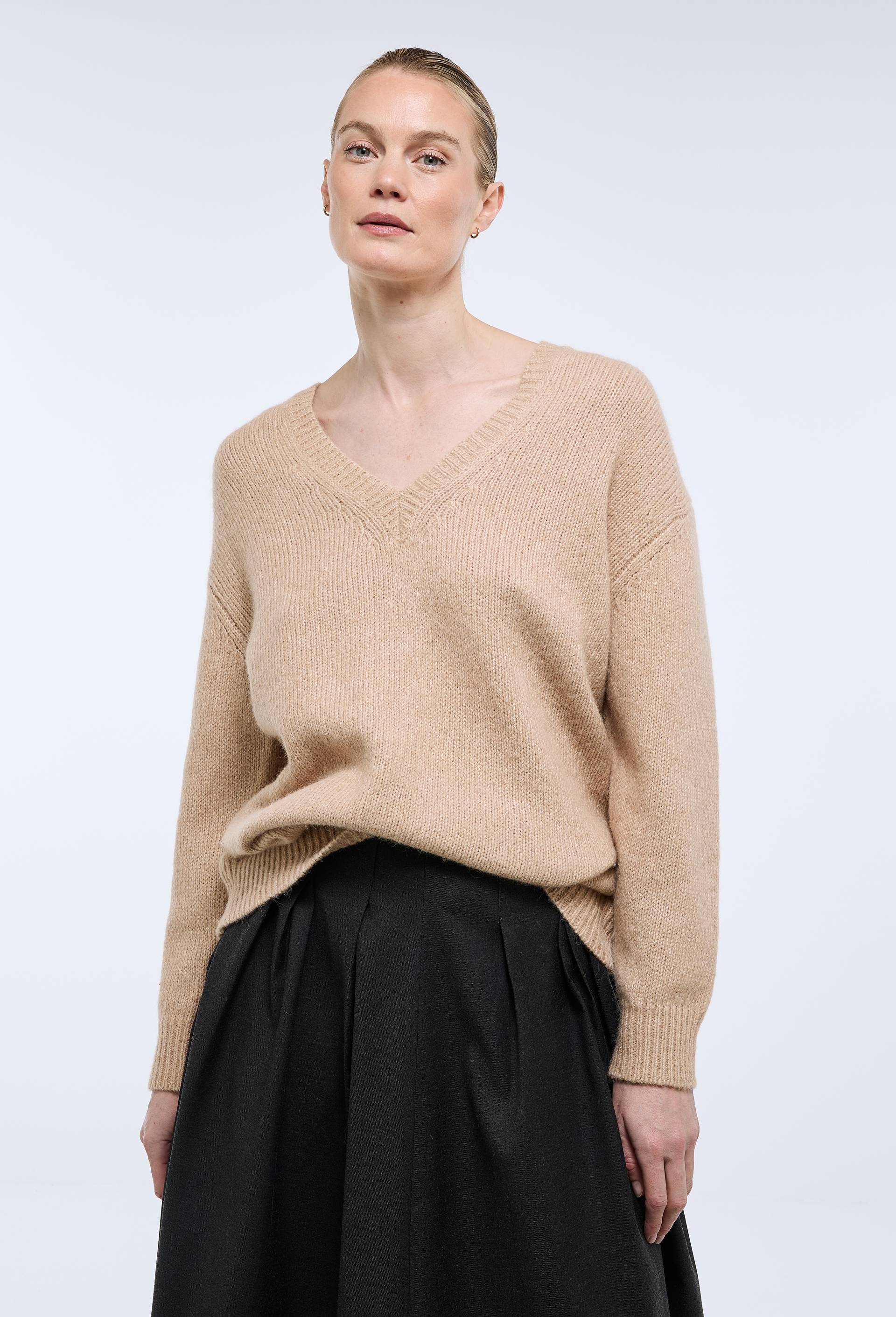 Pull long col V contenant de l'alpaga, Beige, large image number 0.0