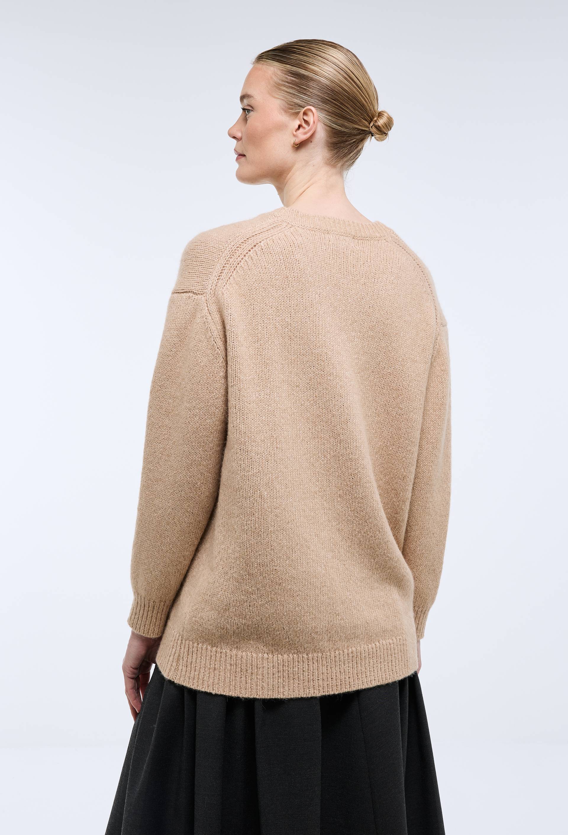 Pull long col V contenant de l'alpaga, Beige, large image number 2