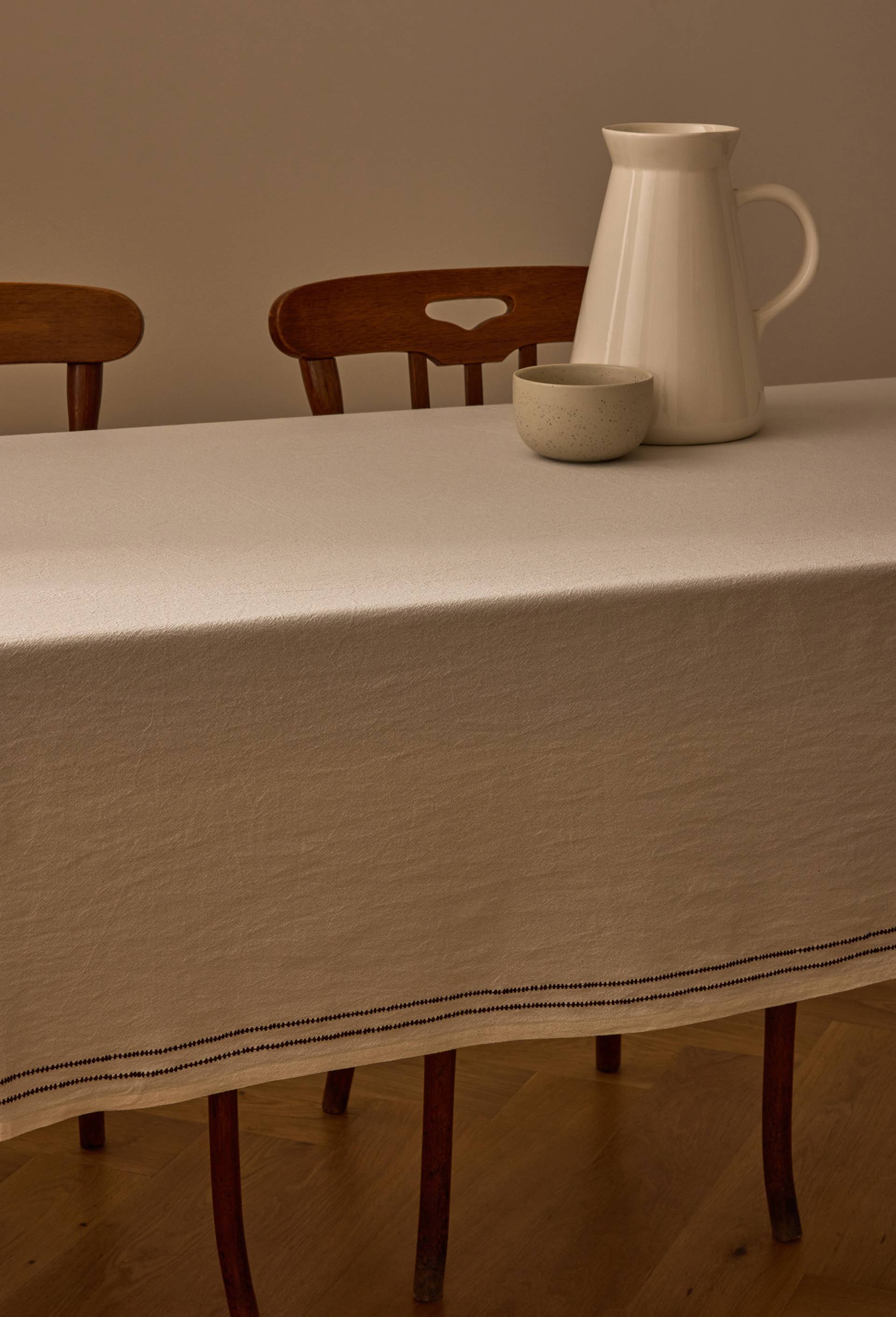 Nappe avec broderie pointill&eacute;s, 170x250cm, 100% coton, Ecru, large image number 0.0