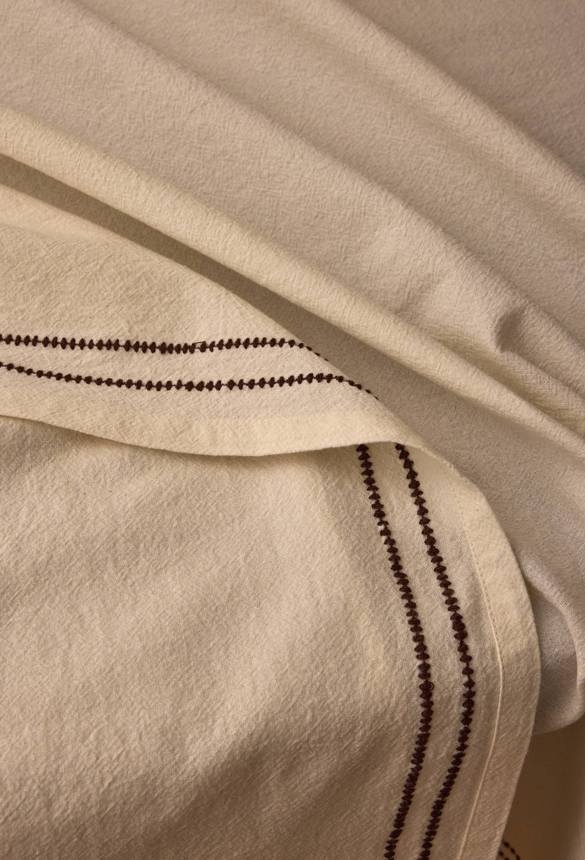 Nappe avec broderie pointill&eacute;s, 170x250cm, 100% coton, Ecru, large image number 1.0