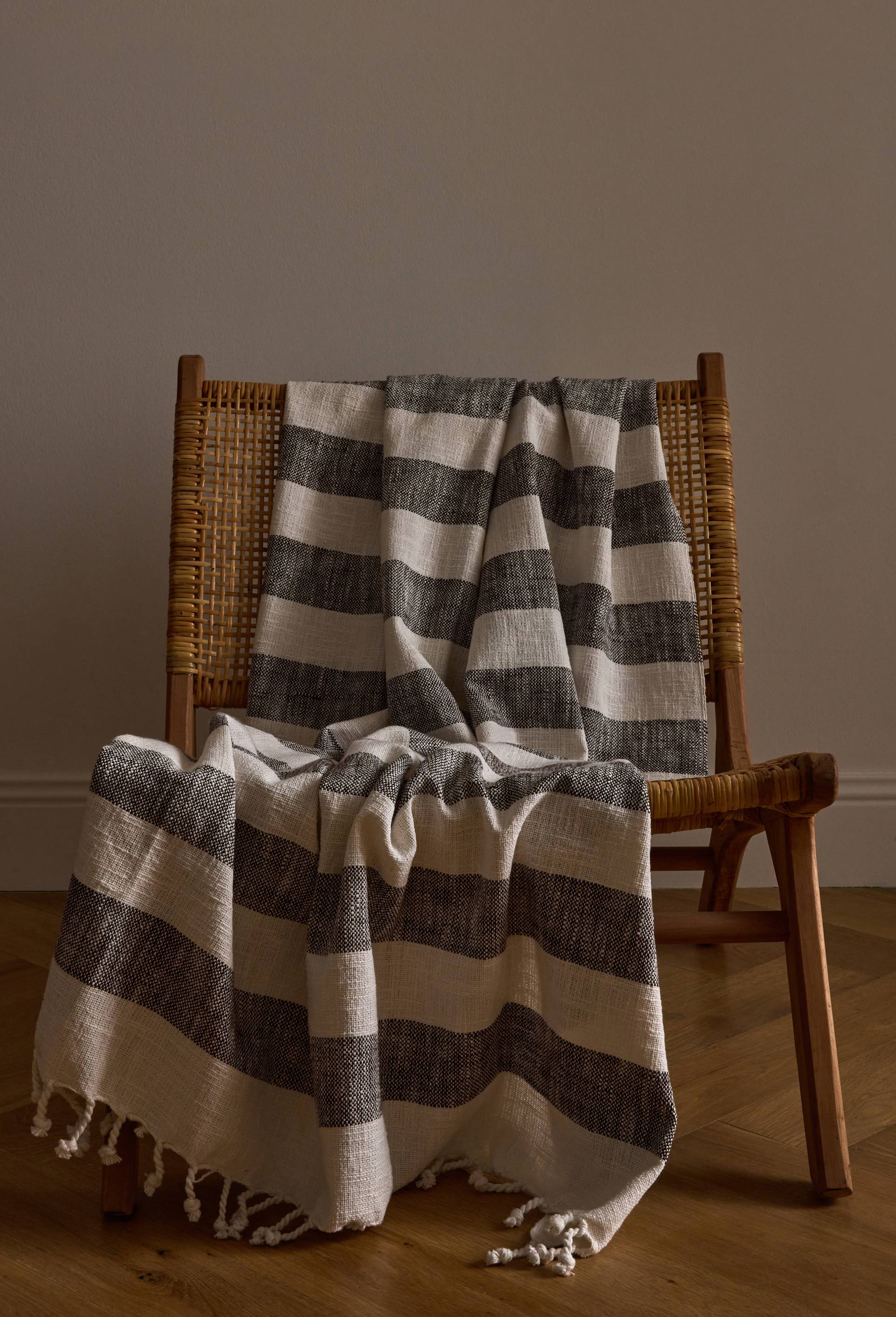 Plaid ray&eacute; avec franges, 130x170cm, 100% coton, Brun fonc&eacute;, large image number 0.0