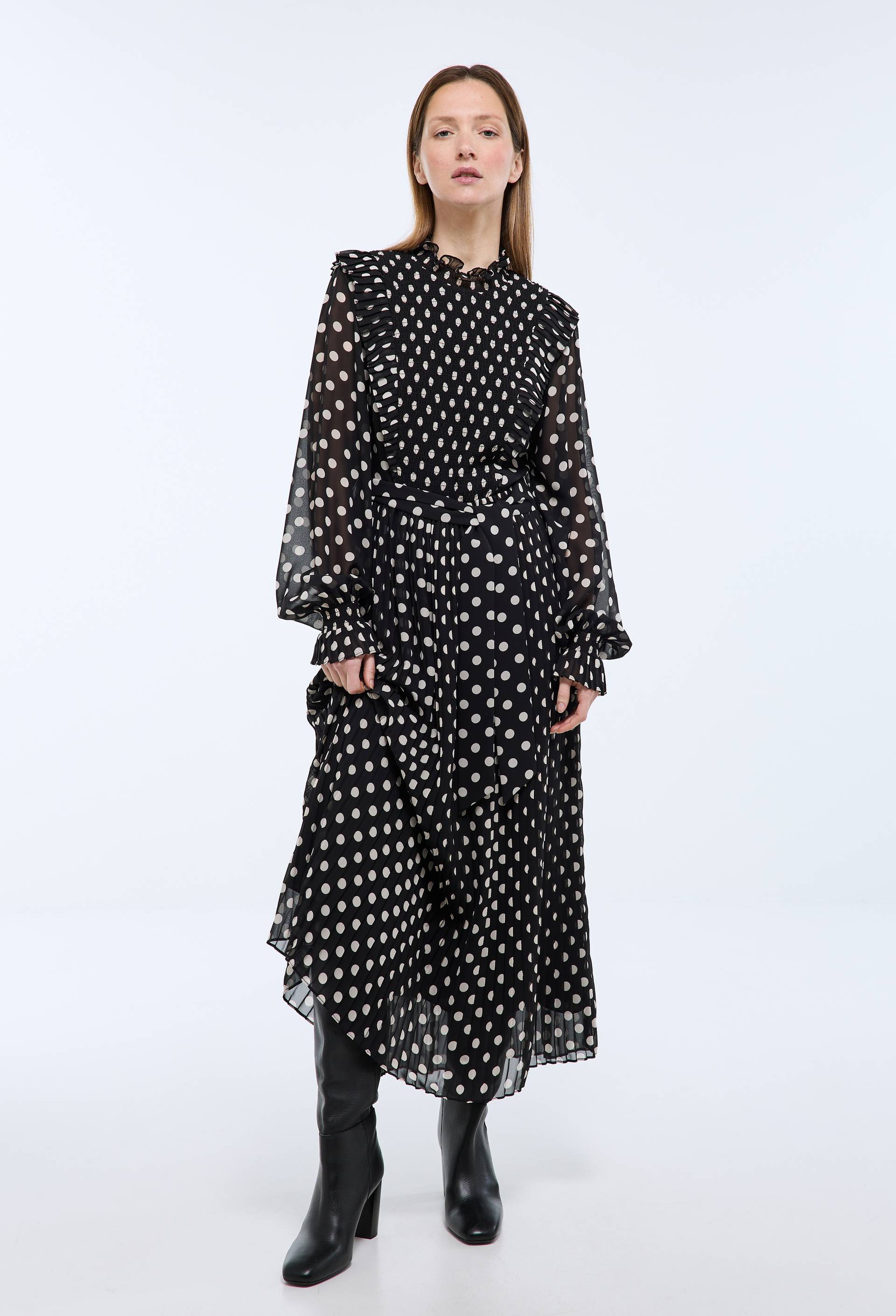 Robe midi smock&eacute;e &agrave; pois, Noir, large image number 1