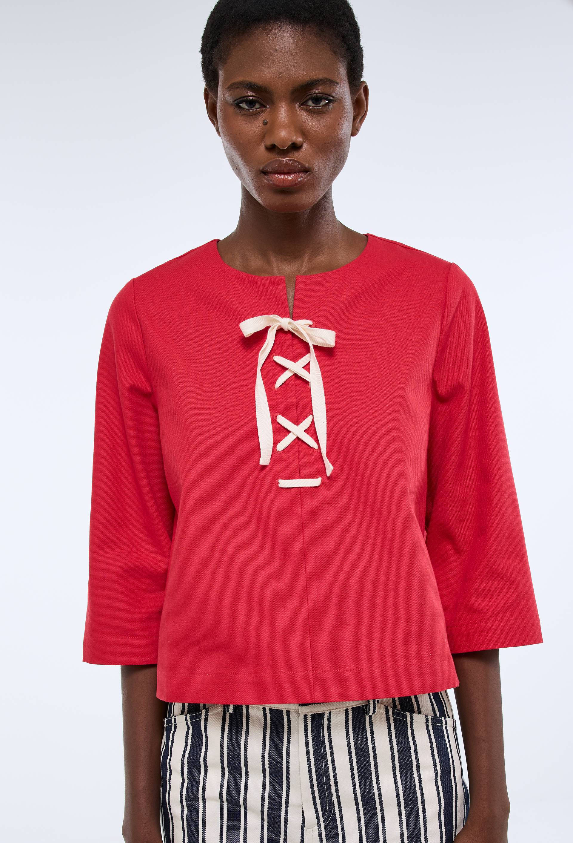 Blouse manches longues avec la&ccedil;age uni en coton BIO GOTS, Rouge, large image number 1