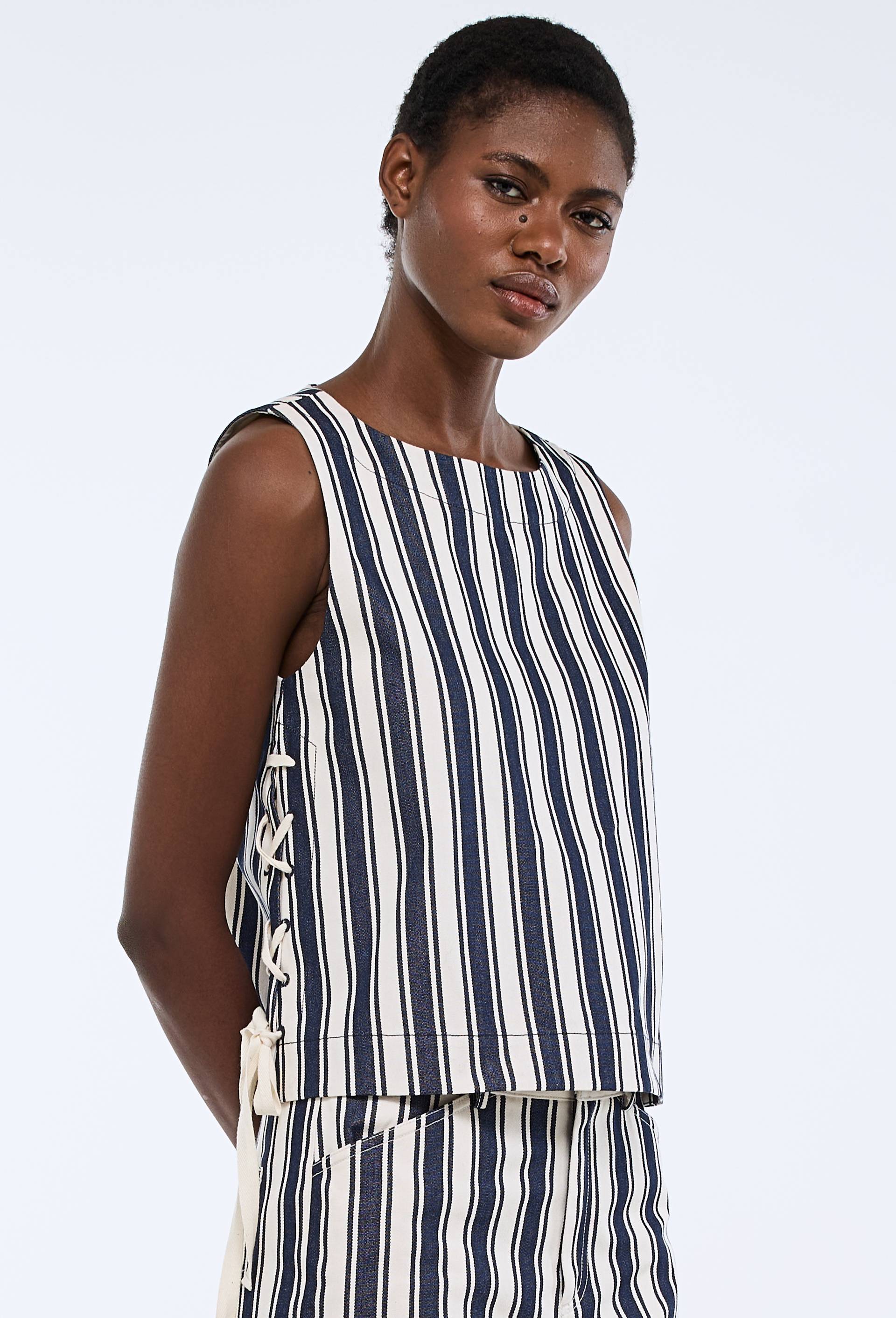 Blouse sans manches ray&eacute;e avec la&ccedil;age en coton BIO GOTS, Ecru, large image number 0.0
