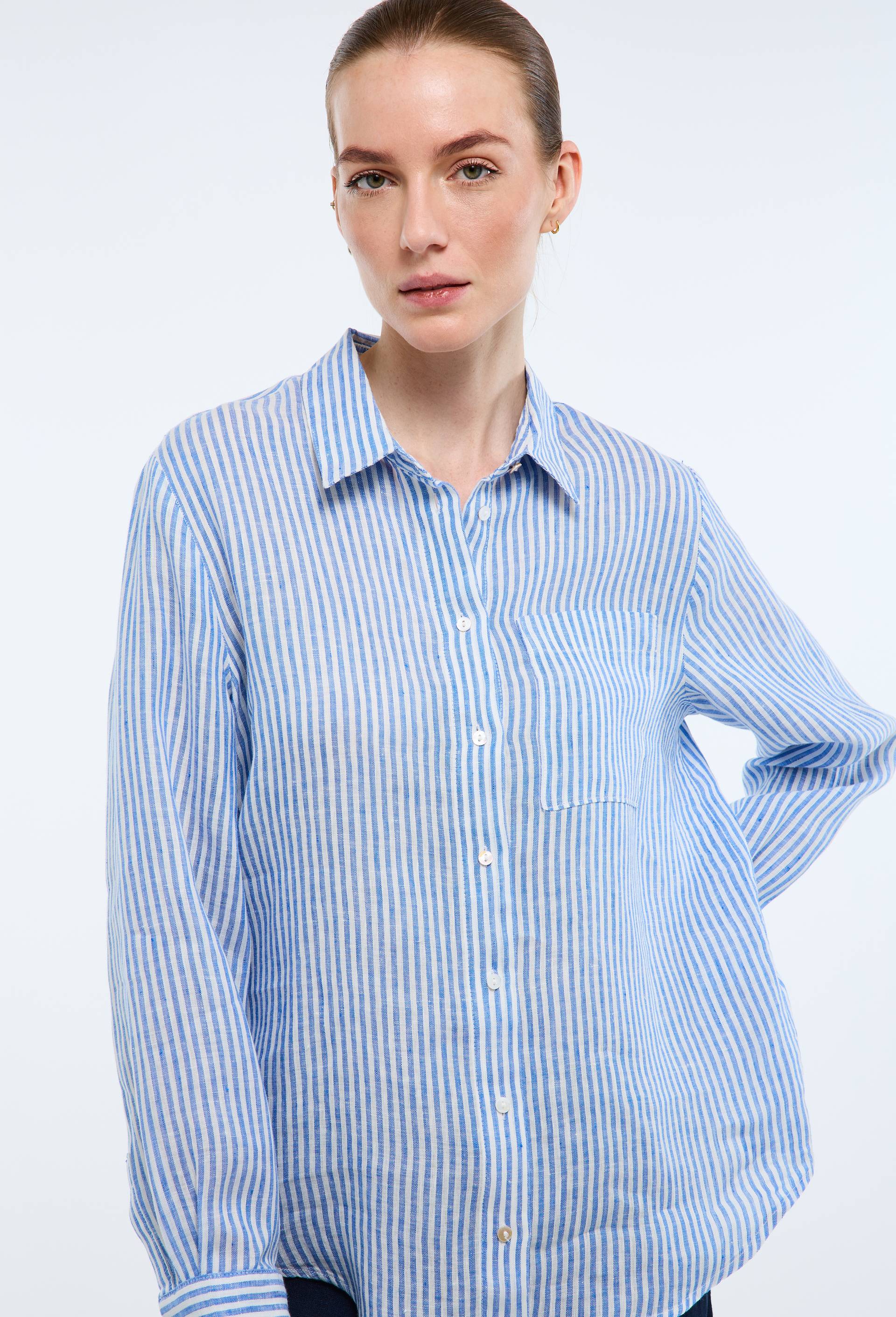Chemise manches longues ray&eacute;e en lin, Bleu, swatch image