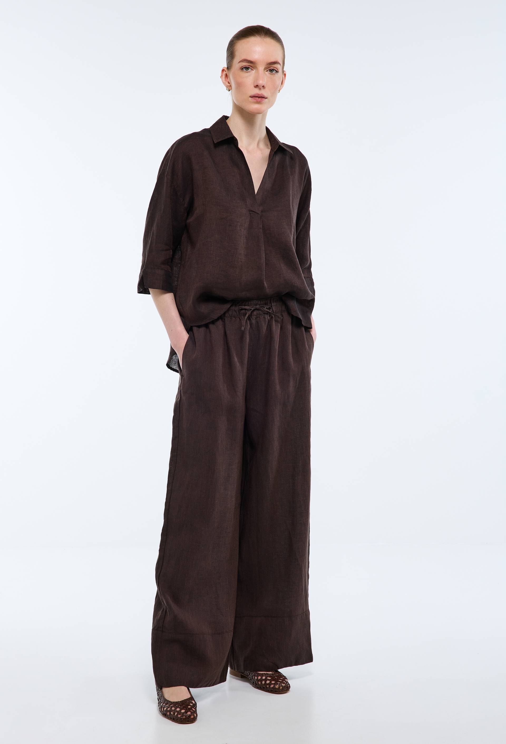 Pantalon large &agrave; taille &eacute;lastiqu&eacute;e en lin, Brun fonc&eacute;, swatch image