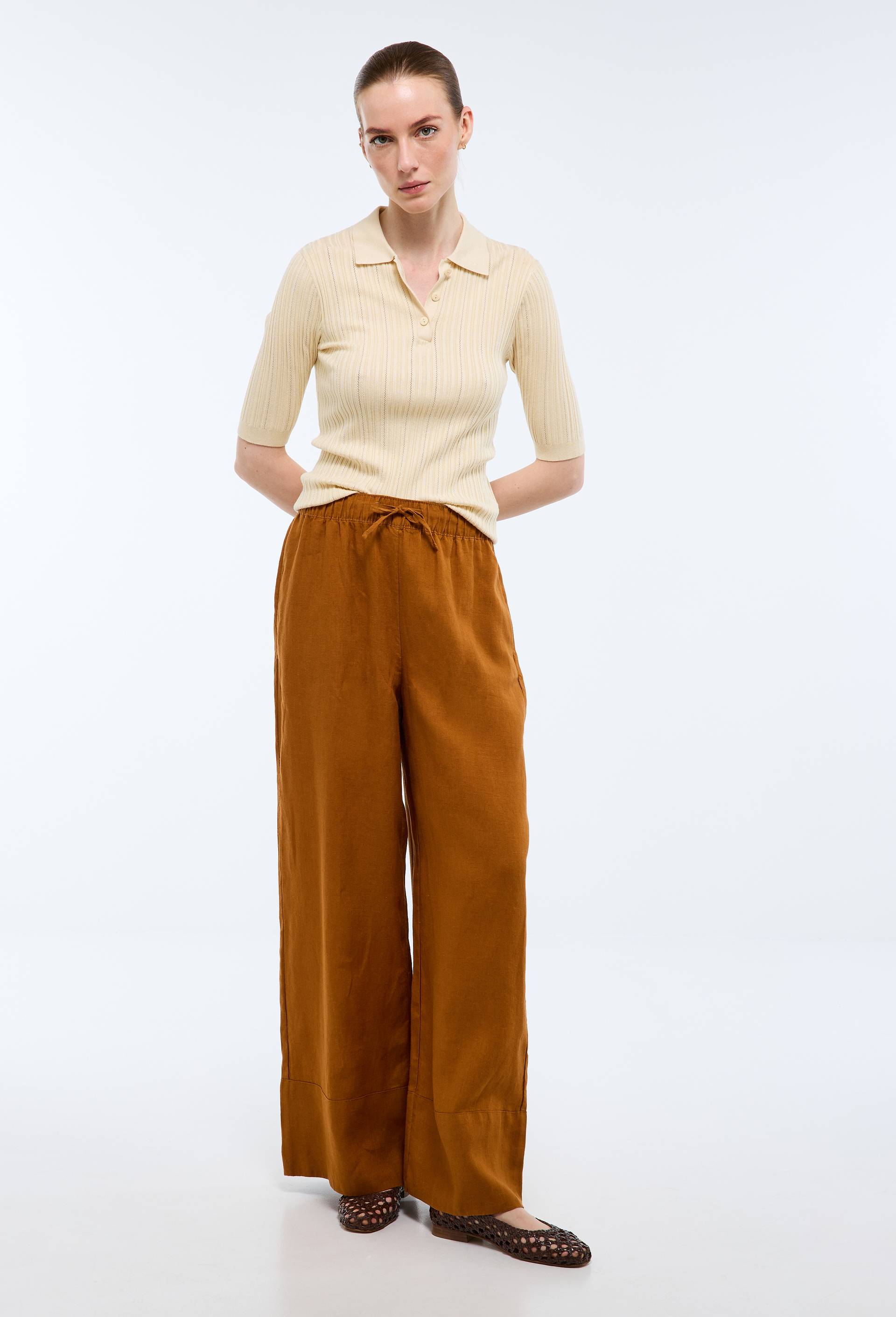 Pantalon large &agrave; taille &eacute;lastiqu&eacute;e en lin, Brun clair, swatch image