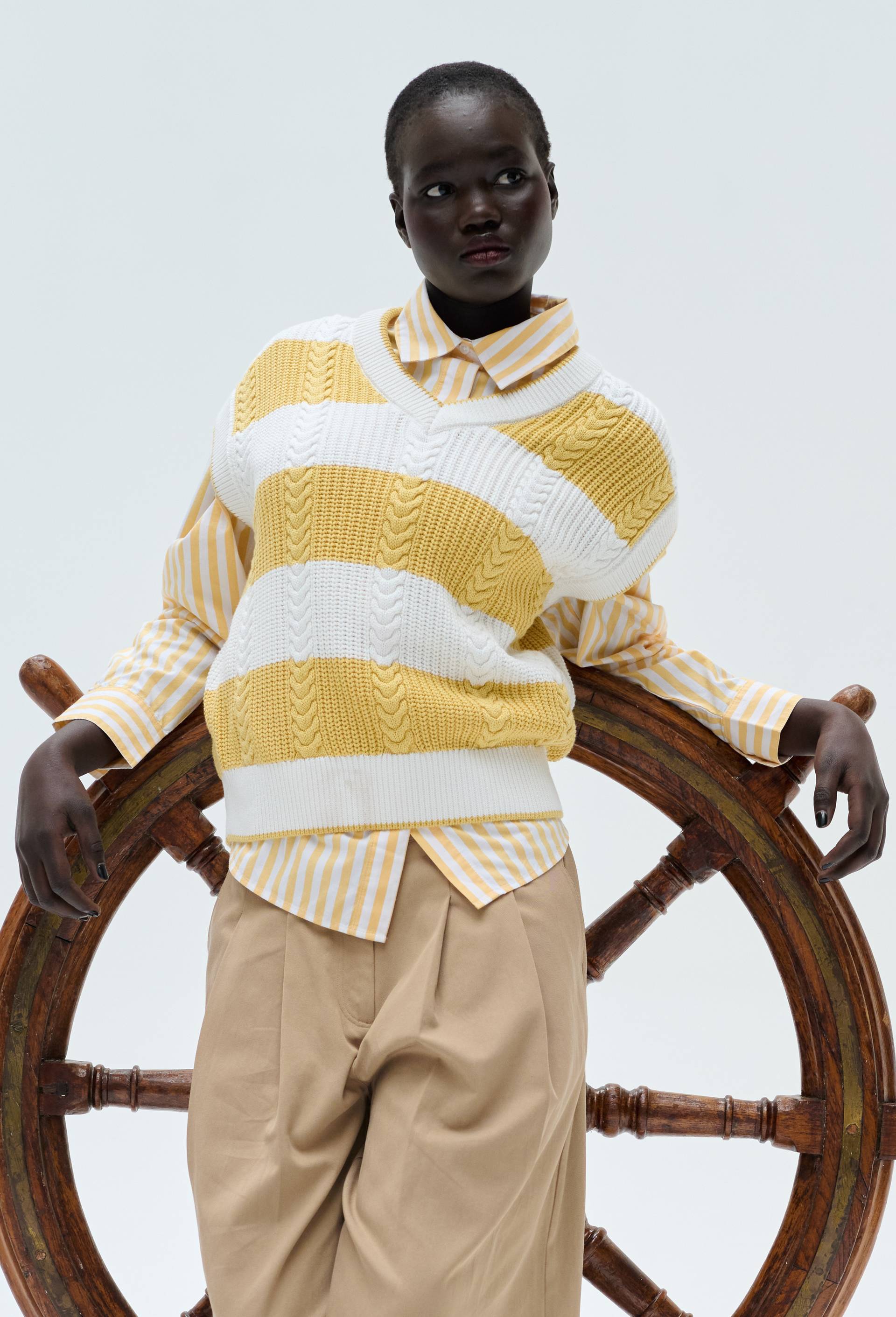 Pull sans manche torsad&eacute; en coton BIO GOTS, Jaune, swatch image