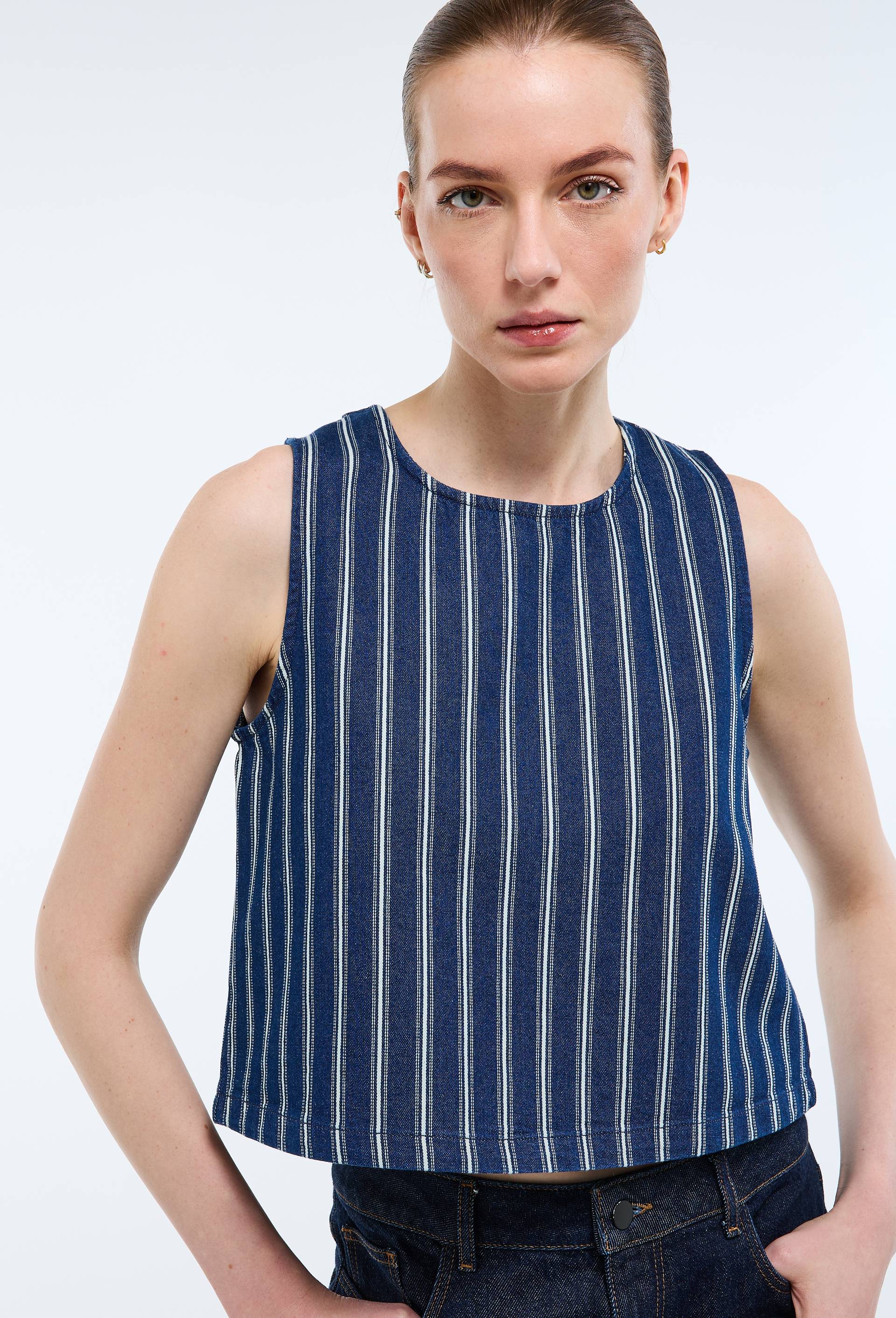 Top sans manches ray&eacute; en denim, Bleu fonc&eacute;, large image number 0.0