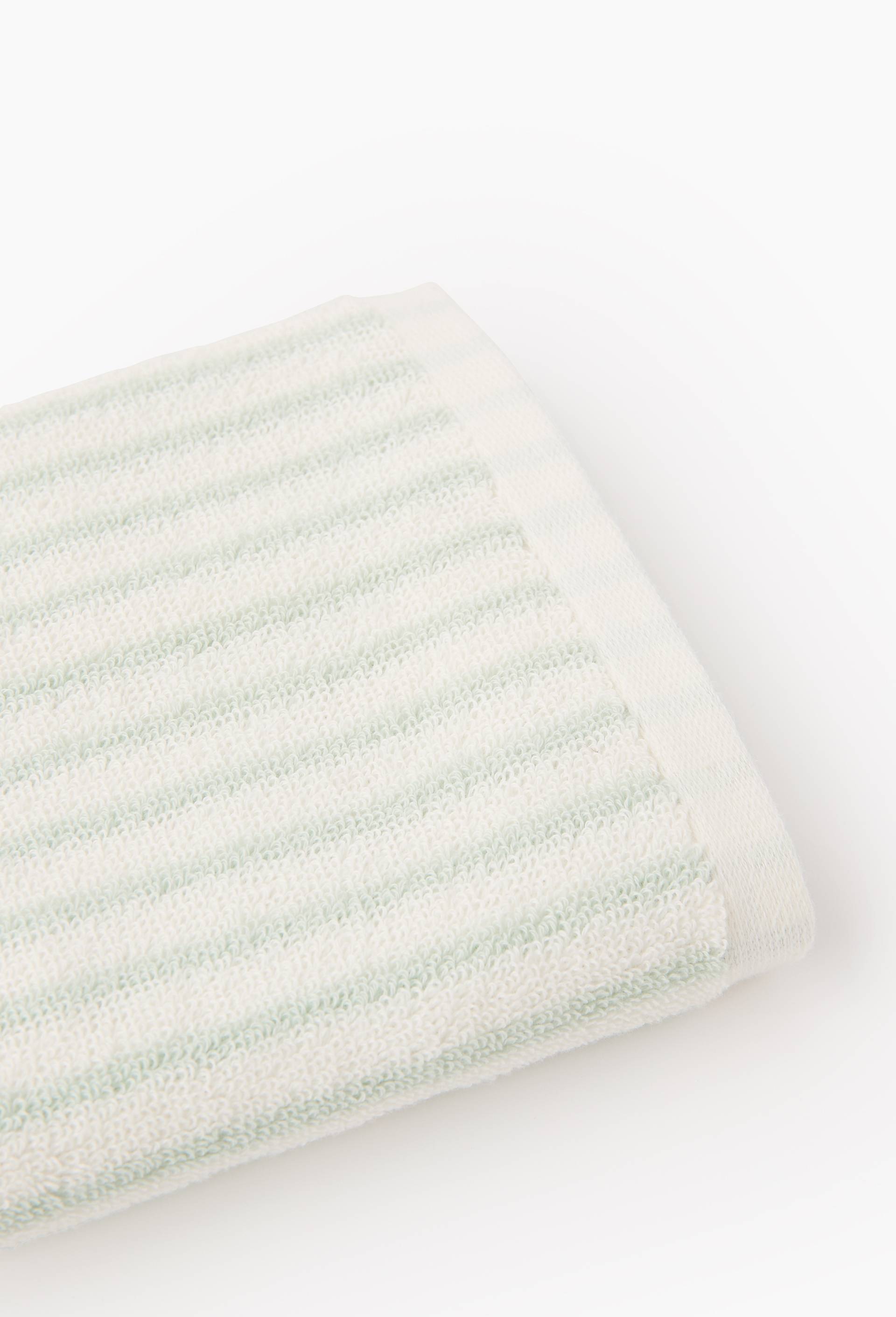 Serviette de bain ray&eacute;e, en coton BIO GOTS, Bleu clair, large image number 1