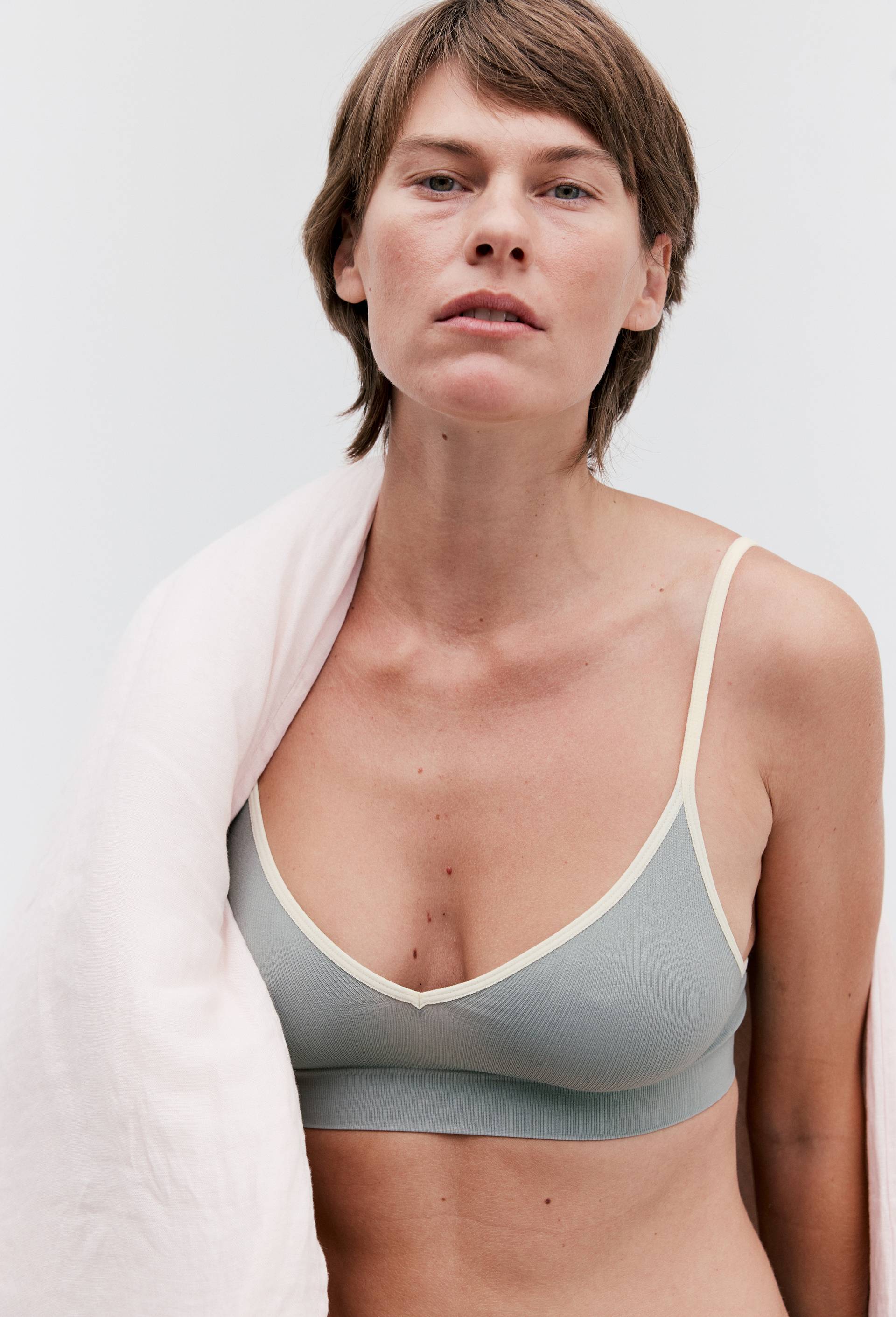 Lot de 2 brassi&egrave;res sans coutures LISA bicolores, Vert, swatch image