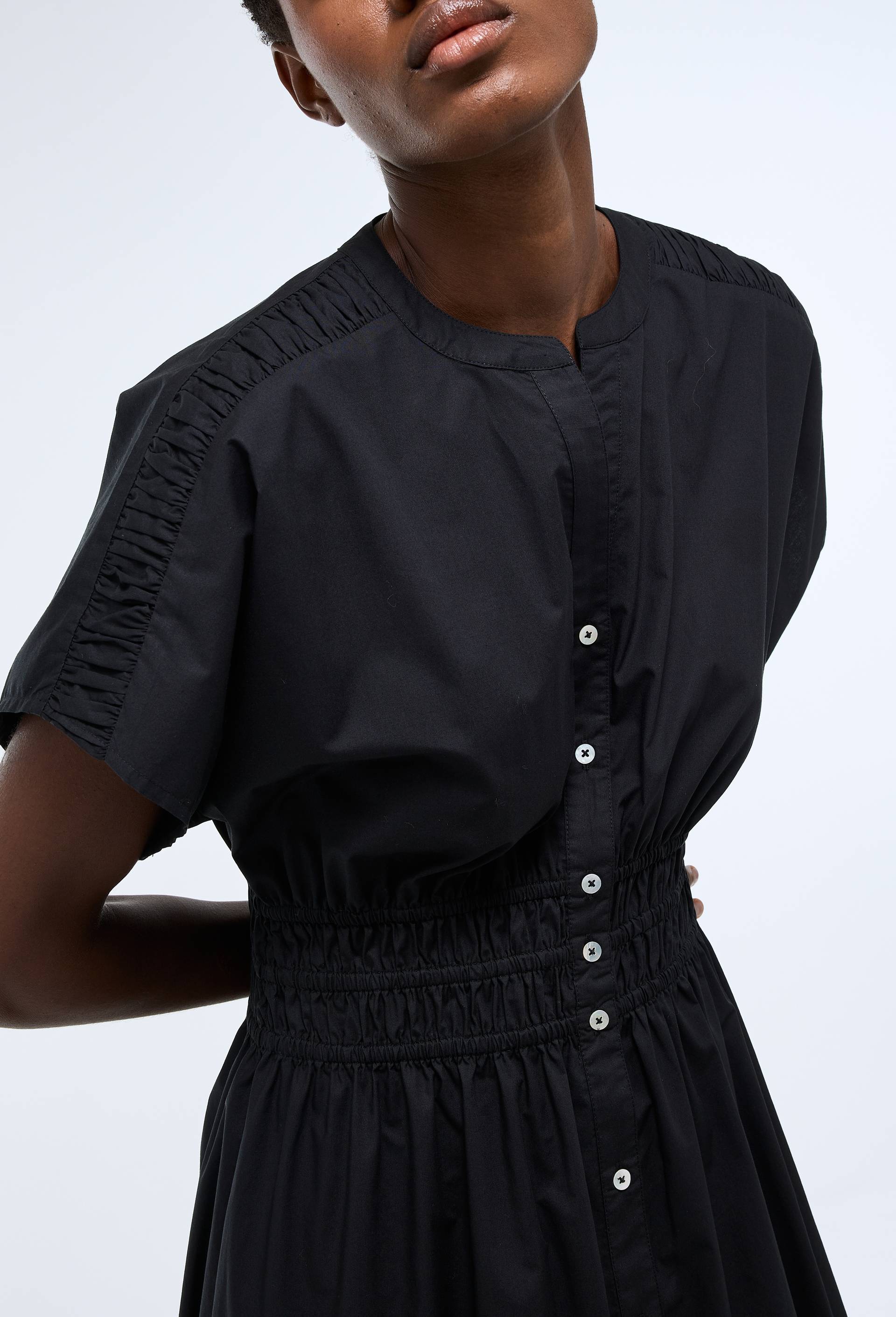 Robe midi cintr&eacute;e unie en popeline de coton, Noir, large image number 1