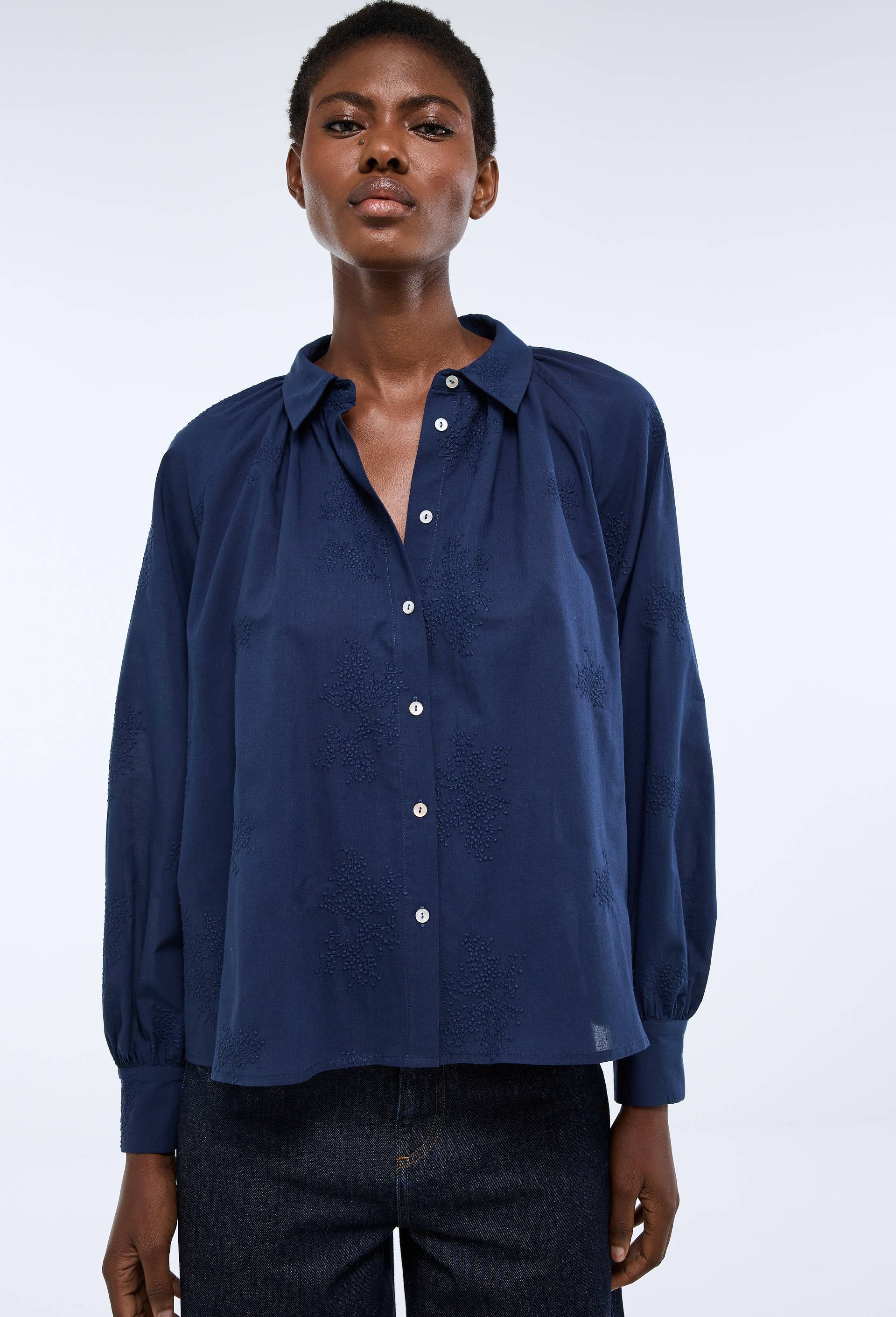 Chemise manches longues brod&eacute;e en coton BIO GOTS, Bleu fonc&eacute;, large image number 0.0