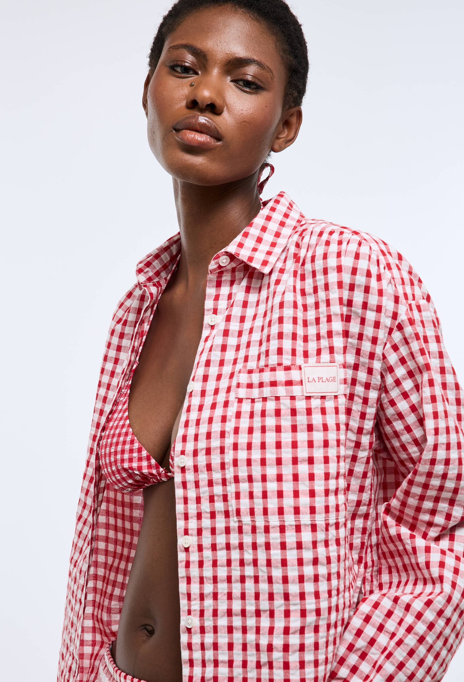 Chemise de plage vichy en coton BIO GOTS, Rouge, swatch image