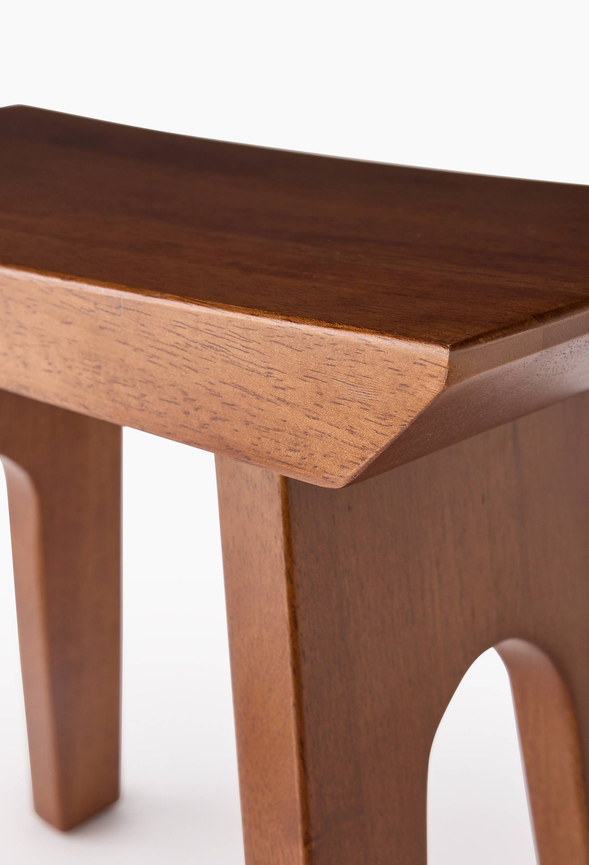Tabouret bas, 38x20xH35cm, en bois d'h&eacute;v&eacute;a, Brun, large image number 1
