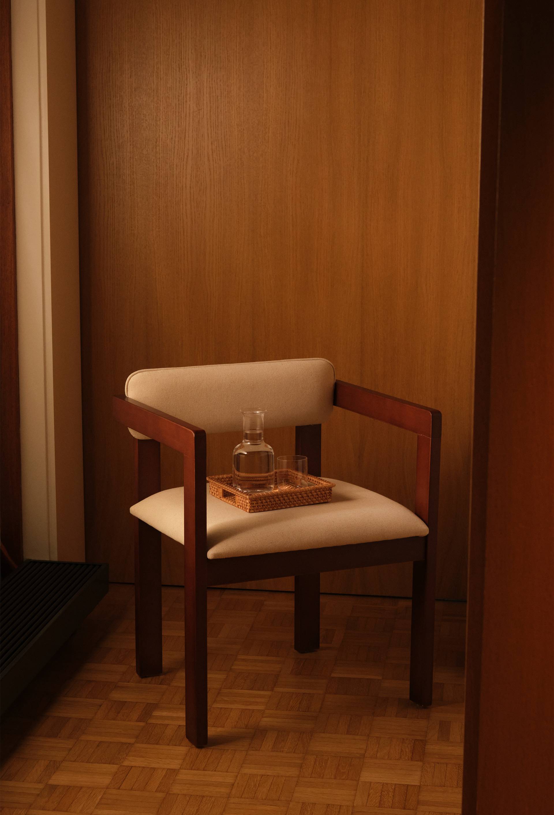 Fauteuil, 56xH76cm, en bois d'h&eacute;v&eacute;a, Brun, large image number 0