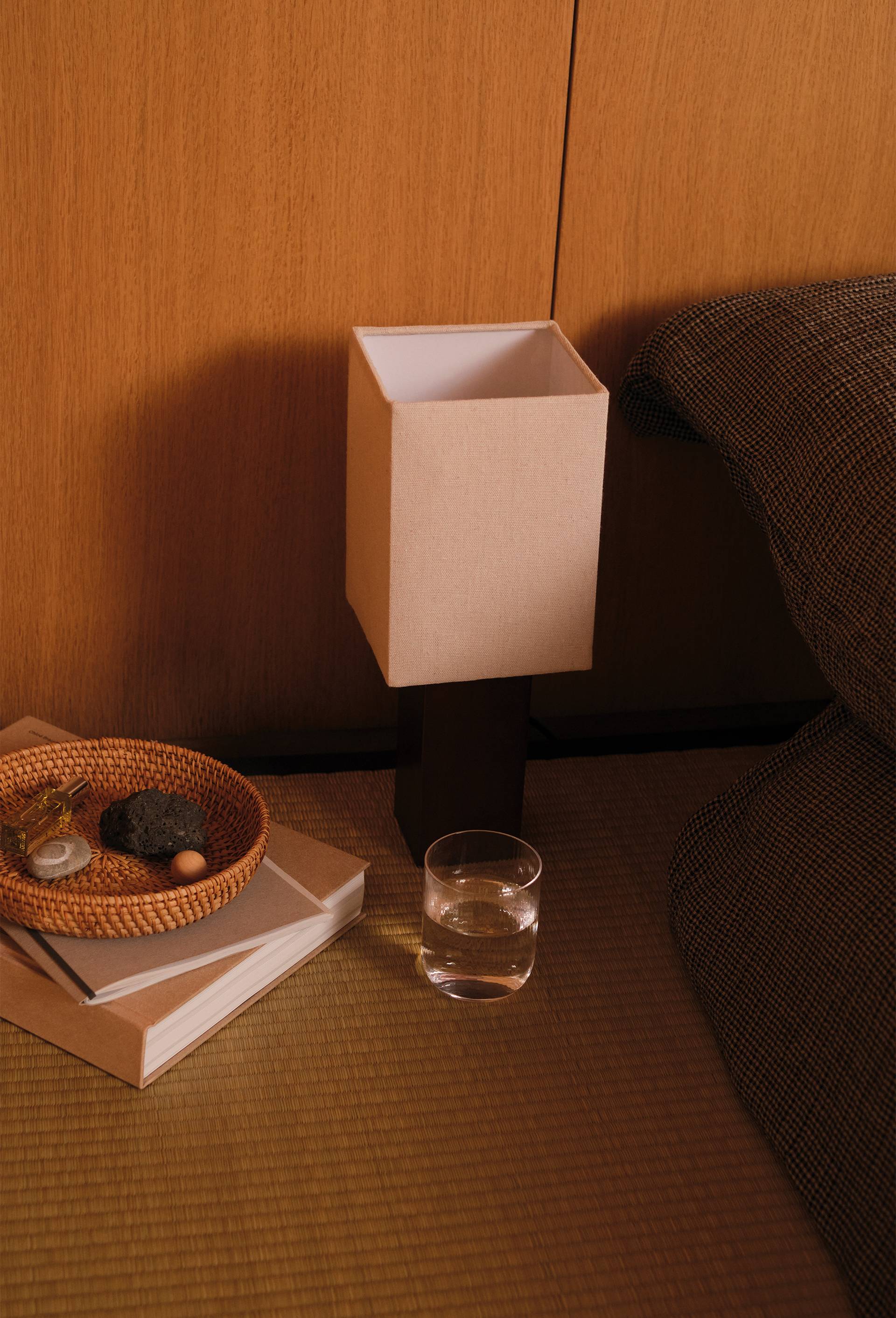 Lampe de chevet, 13xH36cm, en bois et lin, Brun, large image number 0