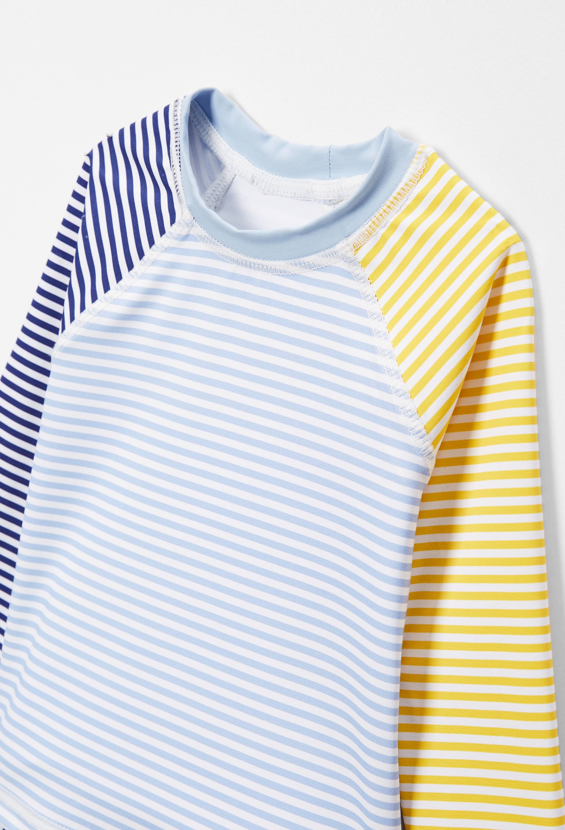 Maillot de bain tee-shirt manches longues et short ray&eacute;s, Blanc, large image number 2