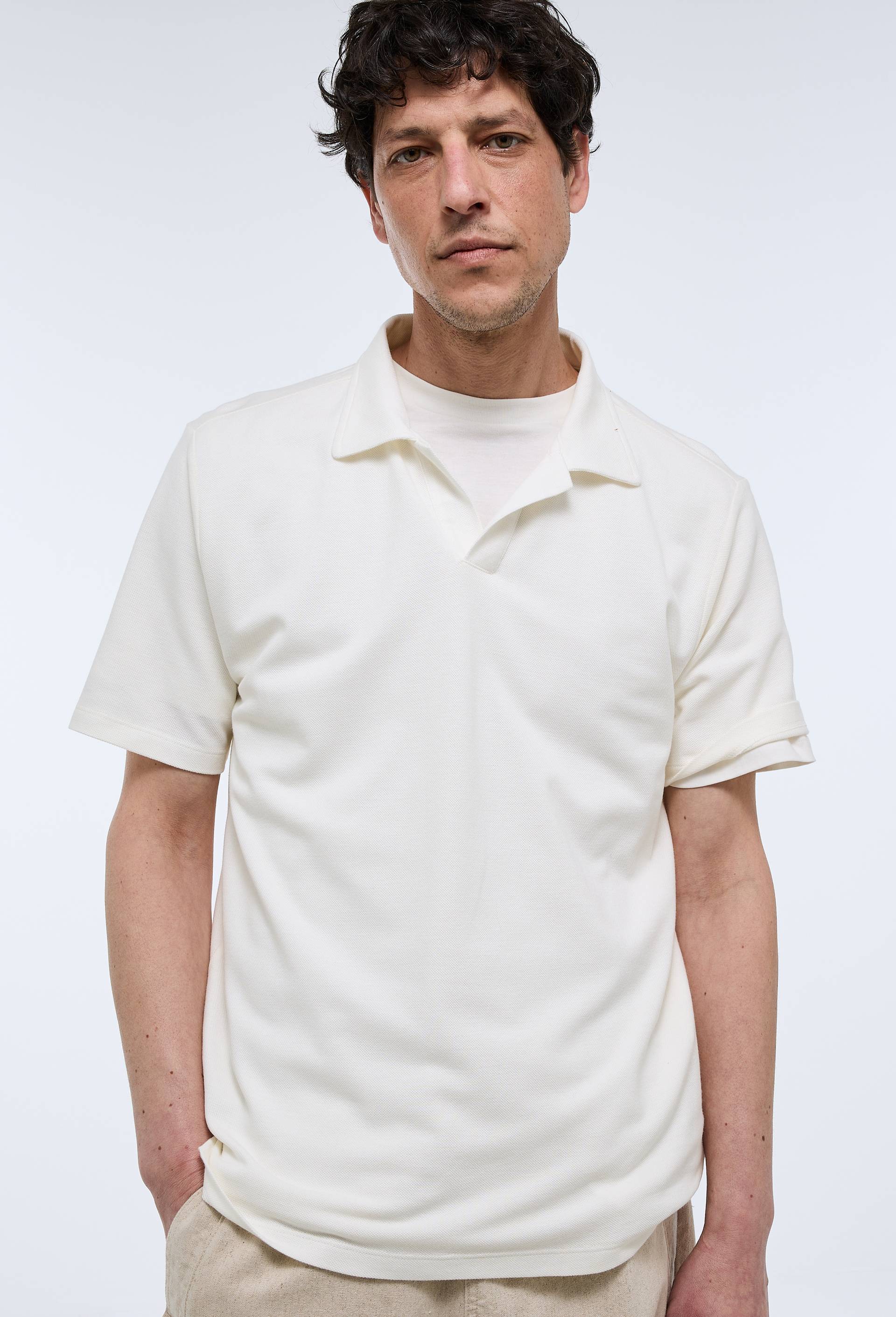 Polo col v manches courtes  en coton, Ecru, swatch image