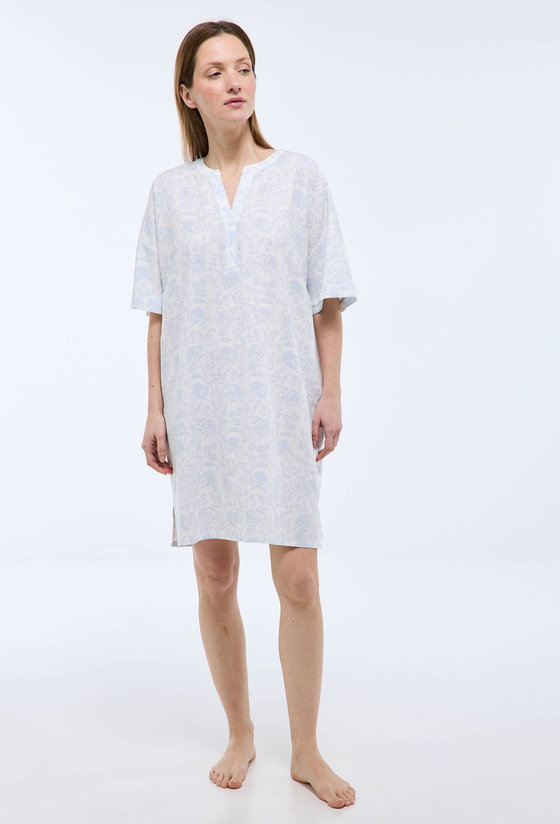 Chemise de nuit manches courtes imprim&eacute;e en viscose et coton, Bleu clair, swatch image