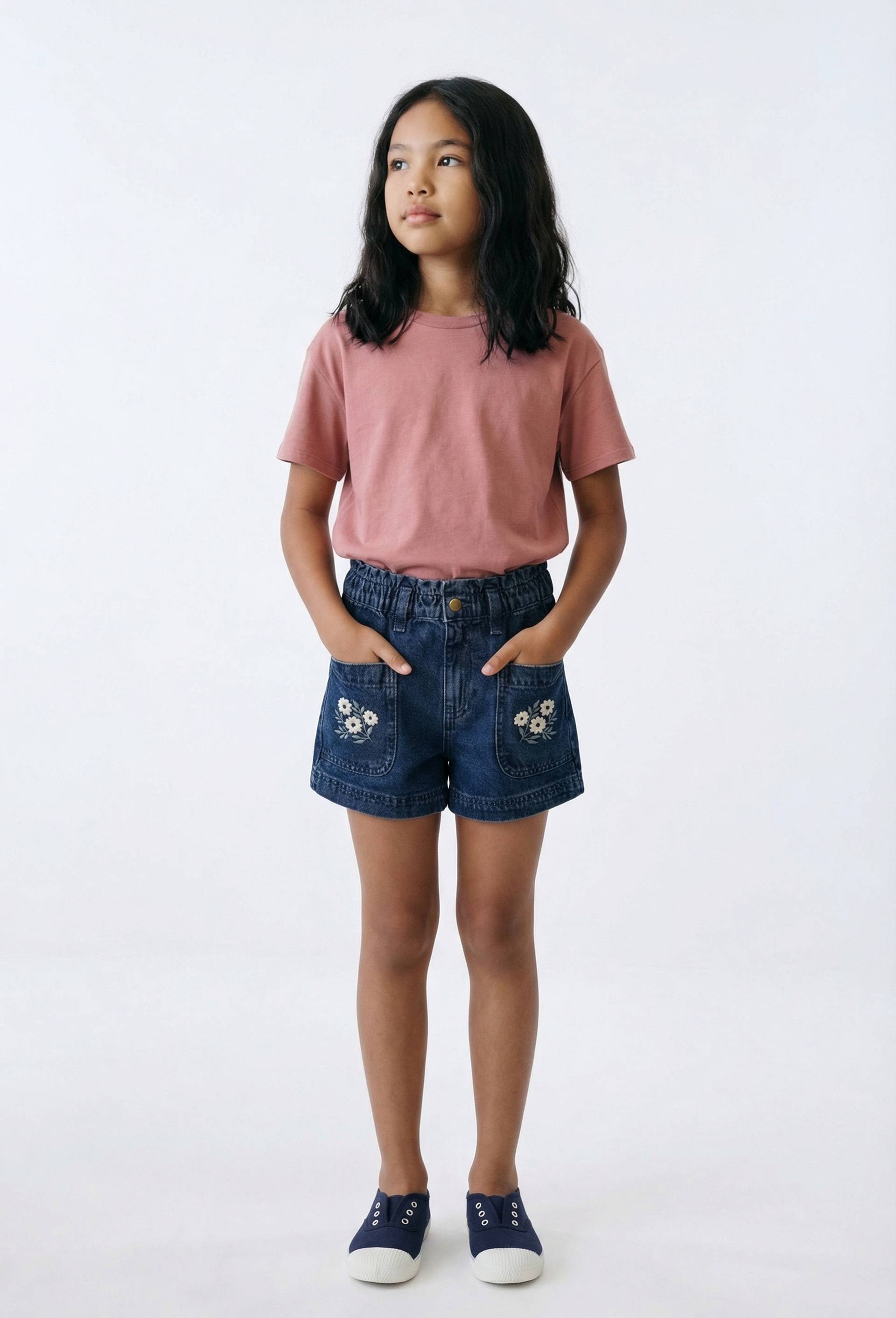 Short poches brod&eacute;es en jean, Bleu fonc&eacute;, large image number 0.0