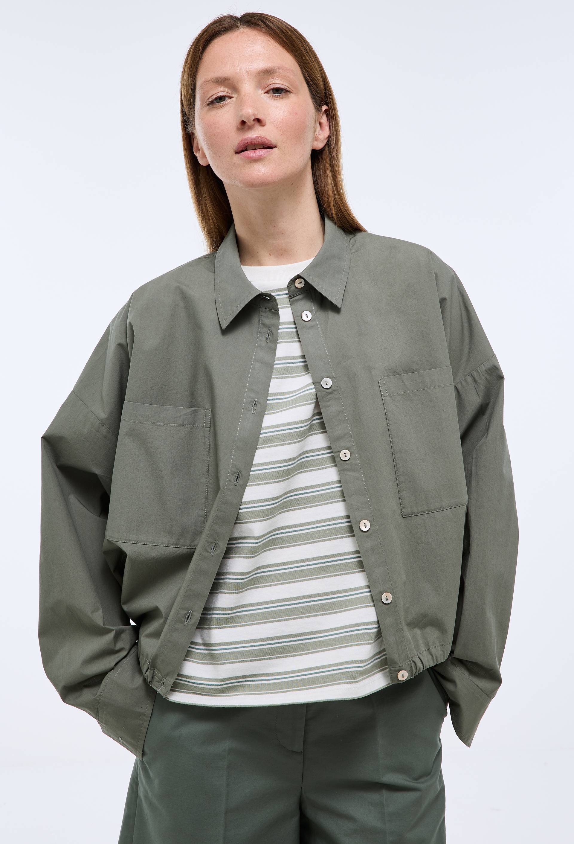 Chemise courte cintr&eacute;e avec coulisses, manches longues contenant du coton, Vert, large image number 1