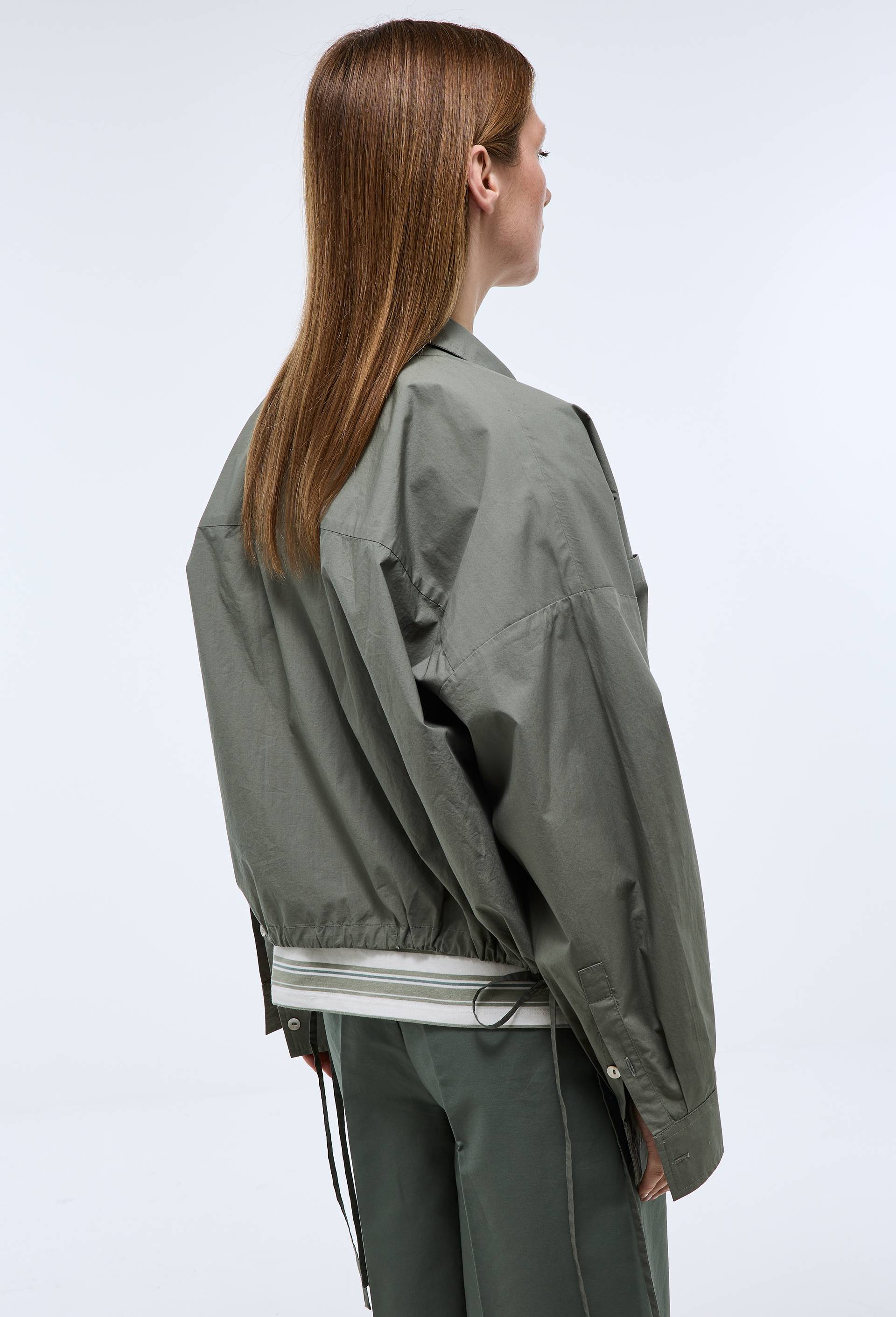 Chemise courte cintr&eacute;e avec coulisses, manches longues contenant du coton, Vert, large image number 3