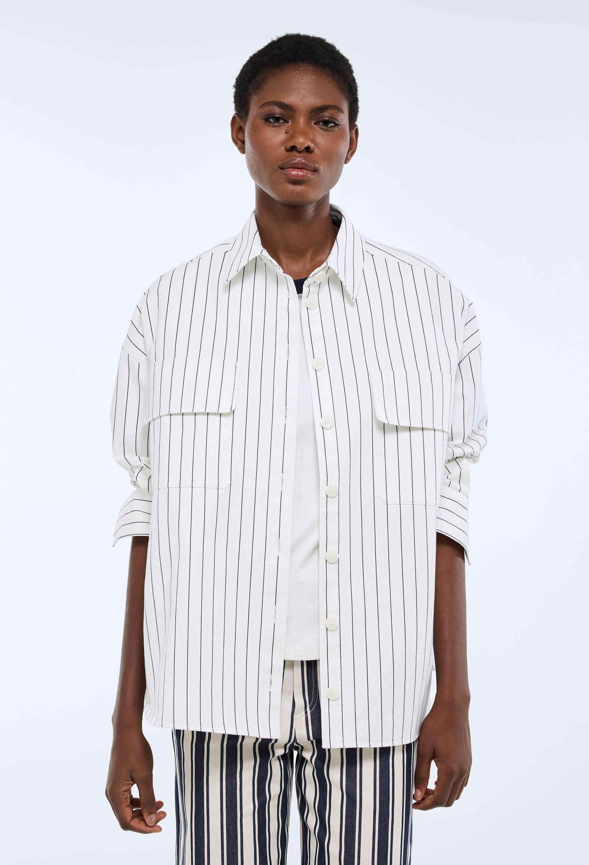 Chemise oversize ray&eacute;e en coton BIO GOTS, Blanc, large image number 0