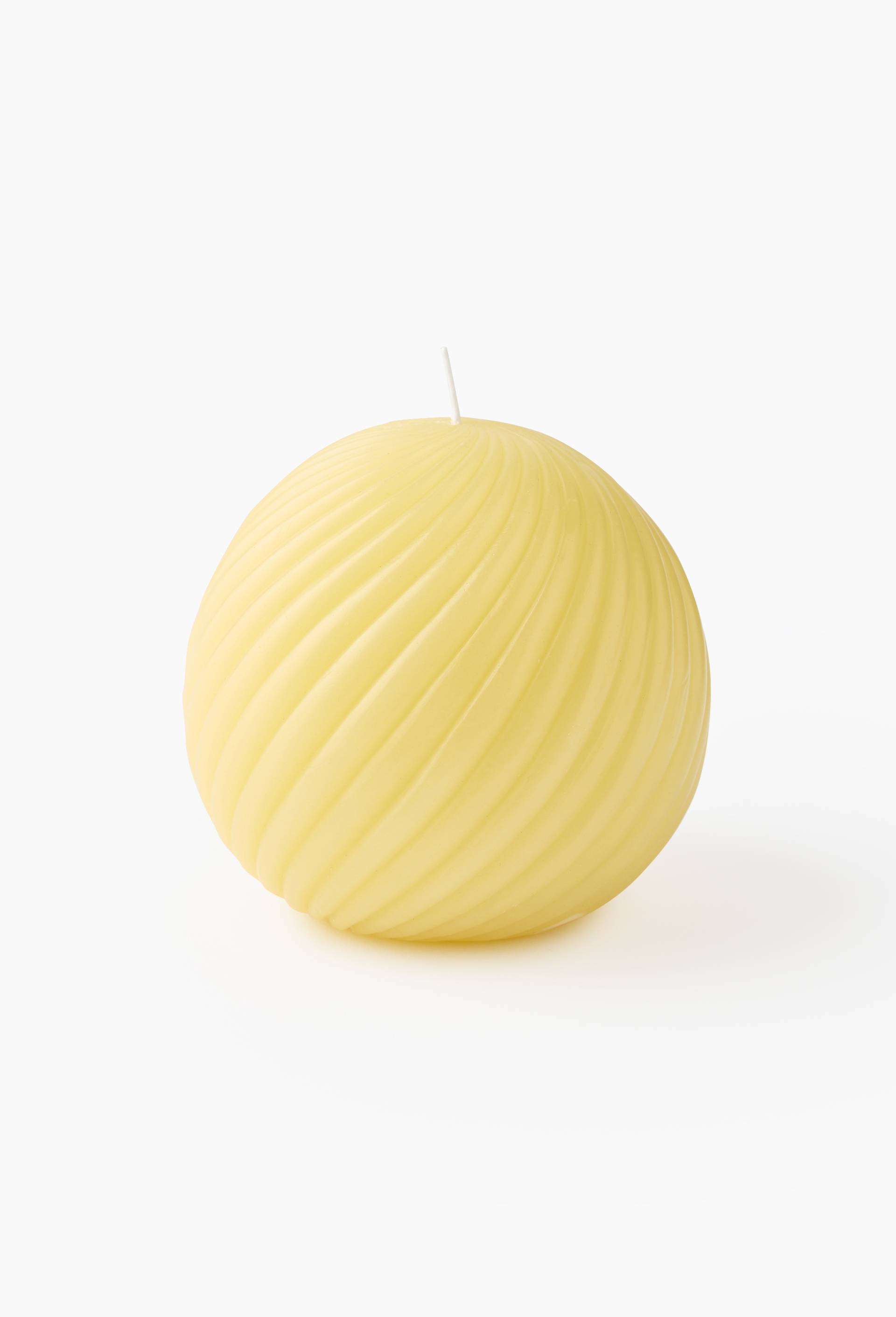 Bougie ronde torsad&eacute;e, 13 x 10 cm - MARGAUX KELLER X MONOPRIX, Jaune clair, large image number 0.0