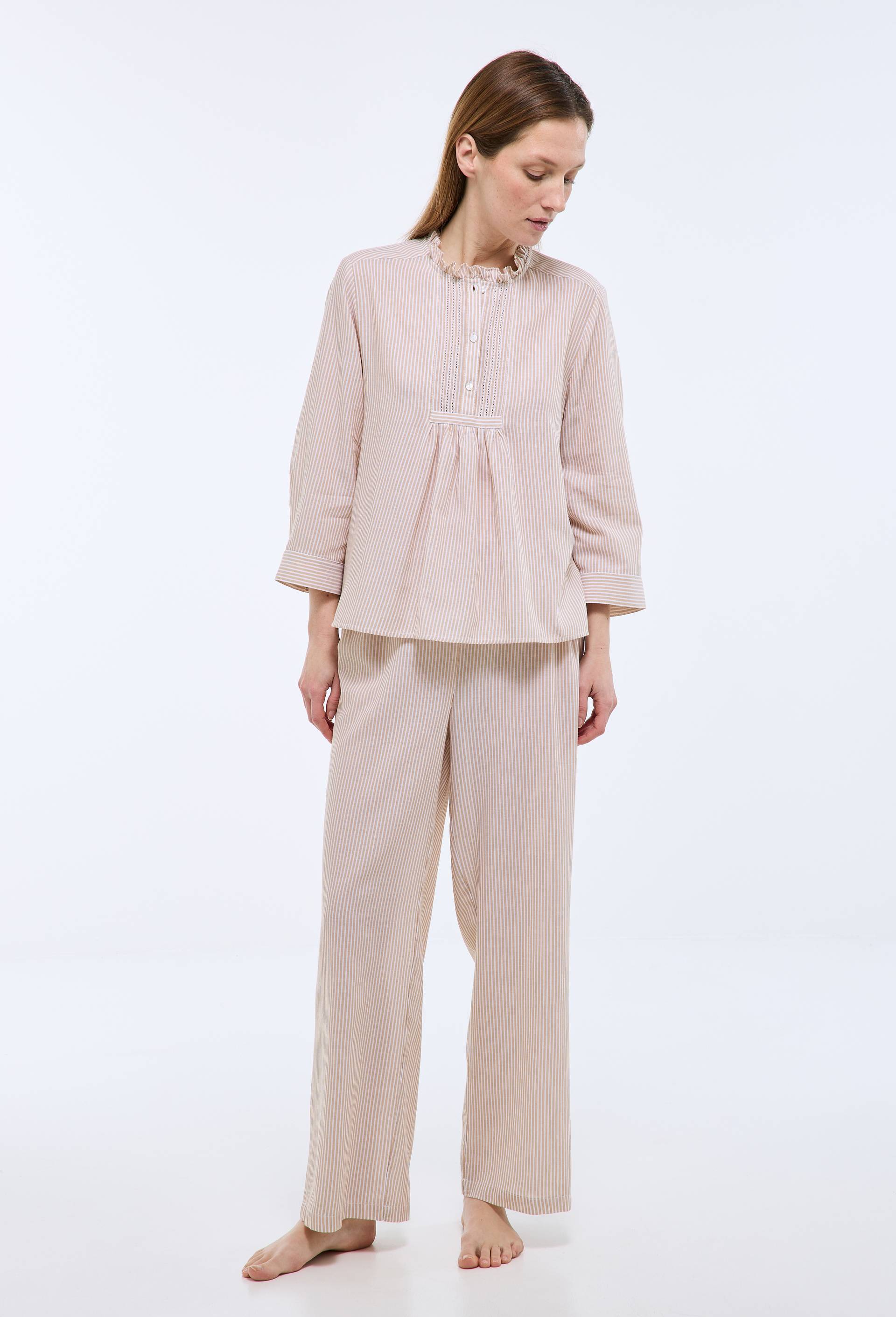 Pyjama ray&eacute; &agrave; manches longues avec d&eacute;tail plastron en coton BIO GOTS, Beige, large image number 0.0