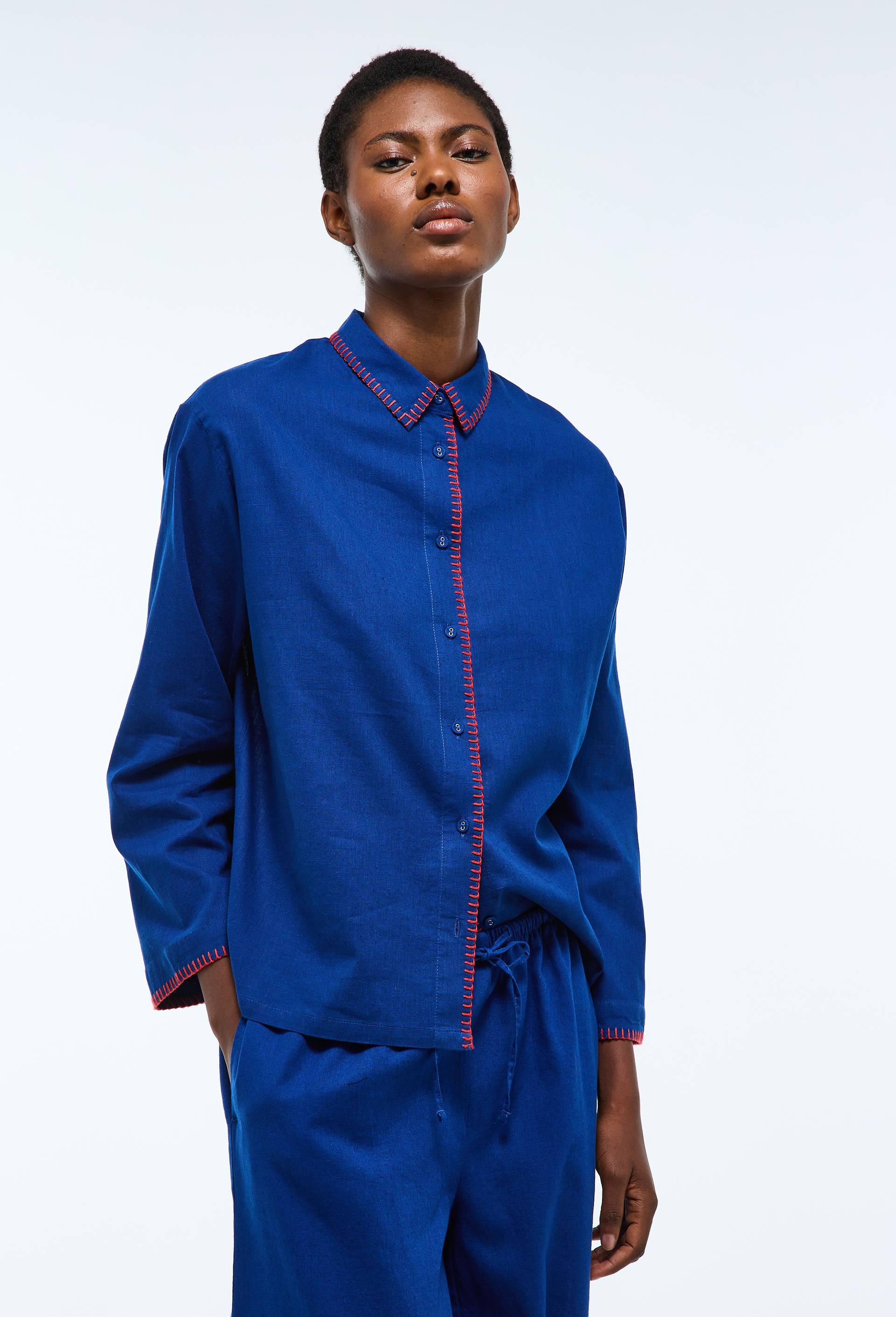 Chemise unie &agrave; d&eacute;tails feston en coton et lin, Bleu, large image number 0.0