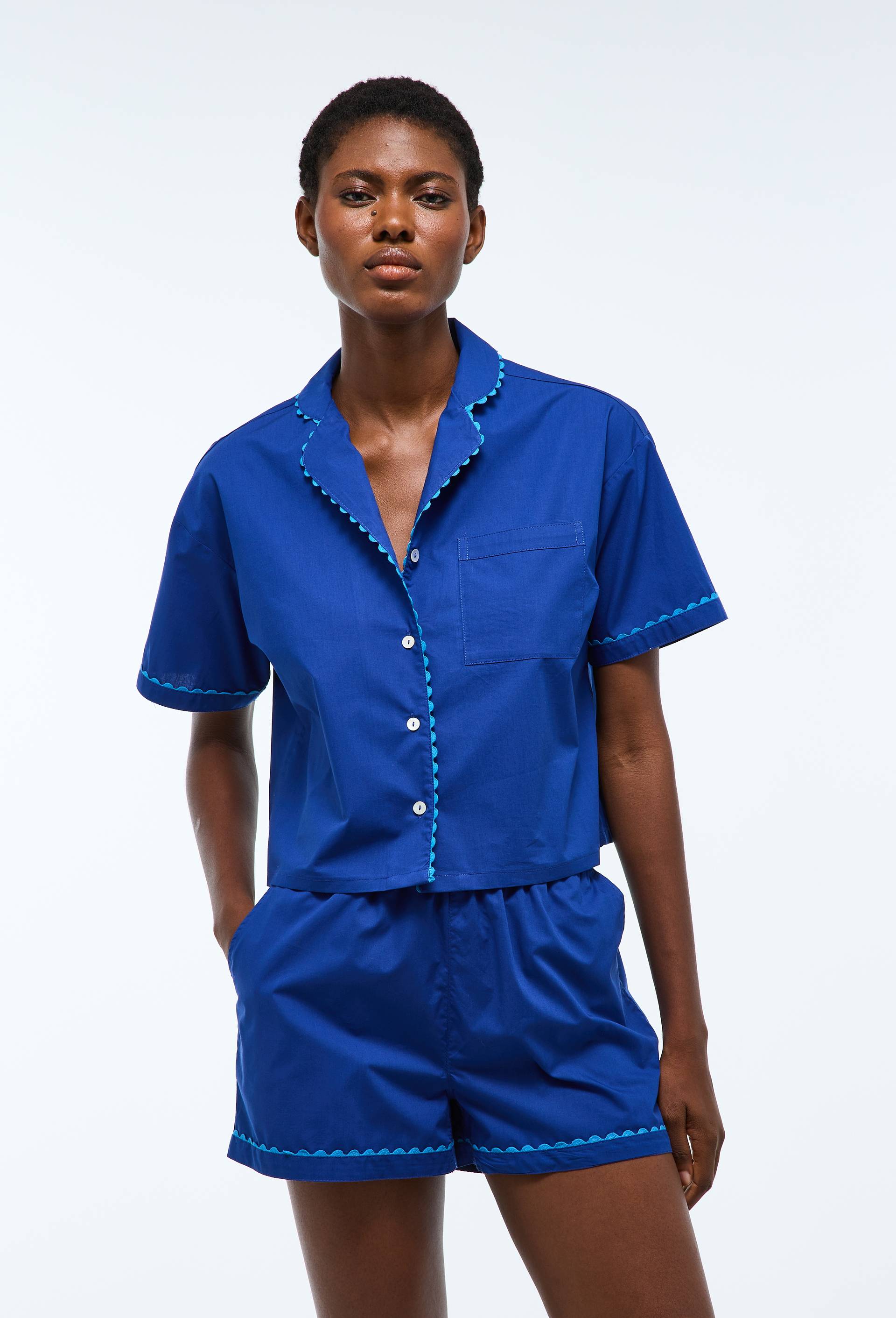 Pyjashort uni &agrave; d&eacute;tails croquet en coton bio GOTS, Bleu, swatch image