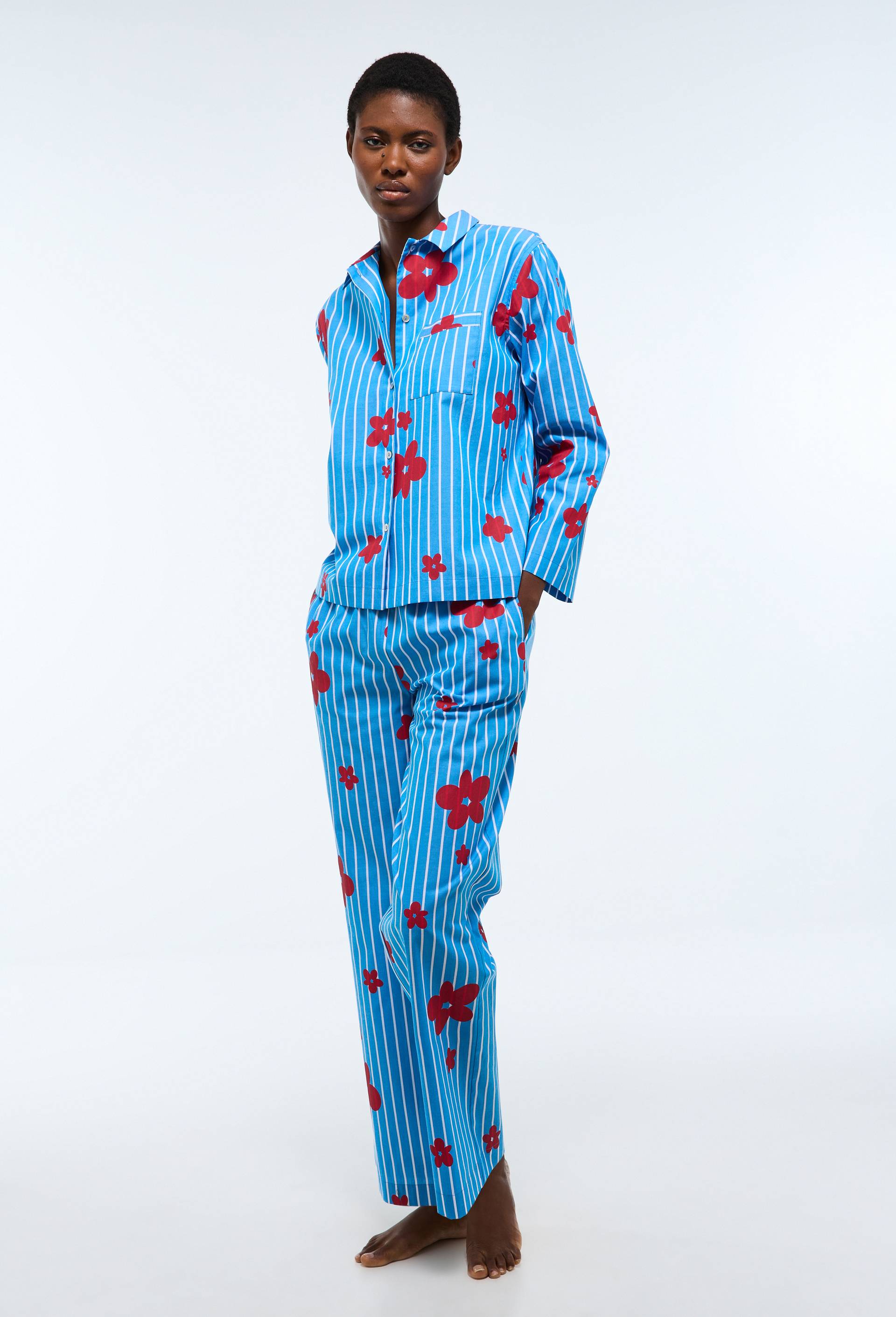 Pyjama long ray&eacute; et imprim&eacute; &agrave; motifs fleur en coton chambray, Bleu, large image number 0