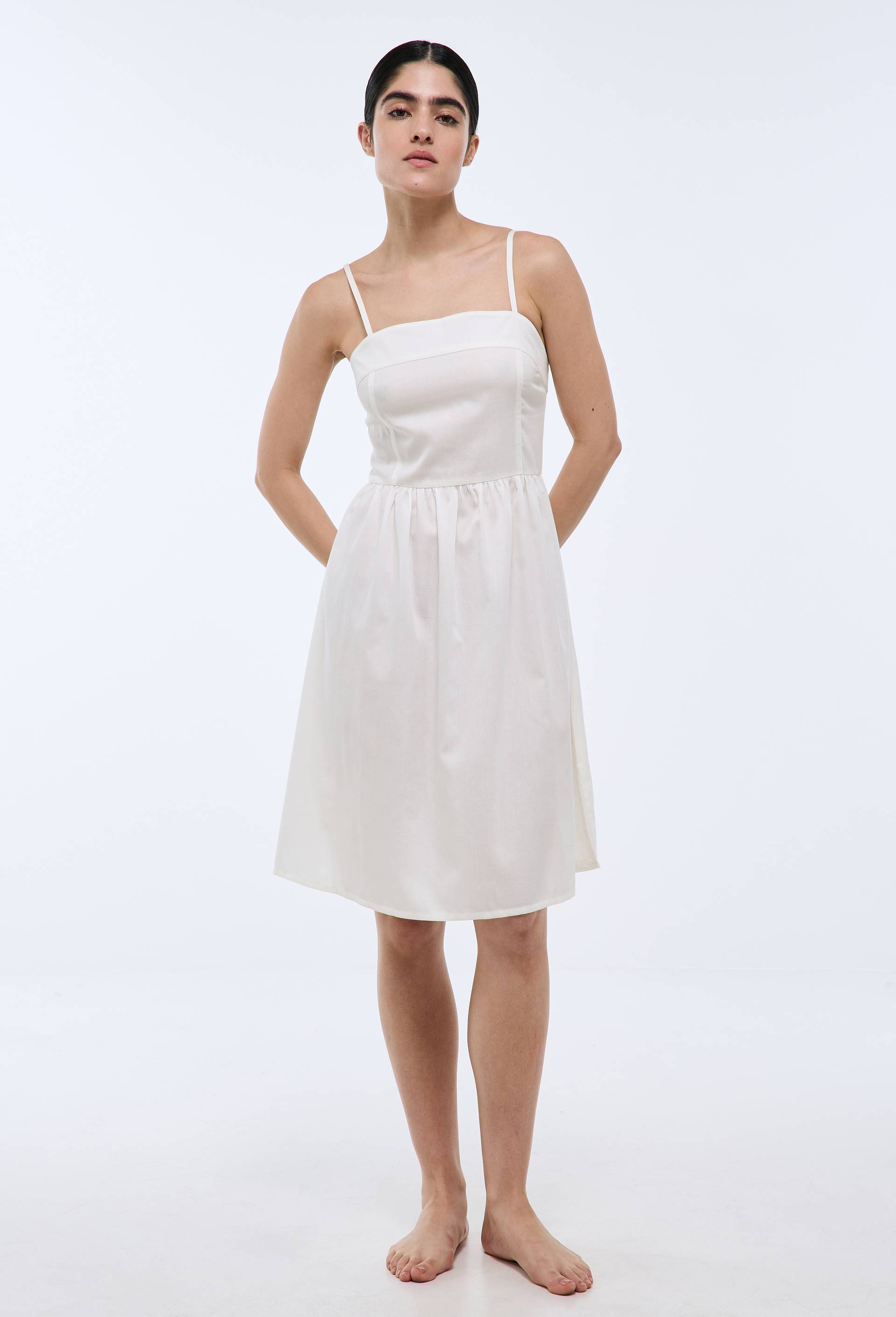 Chemise de nuit &agrave; fines bretelles en satin de coton bio GOTS, Ecru, swatch image