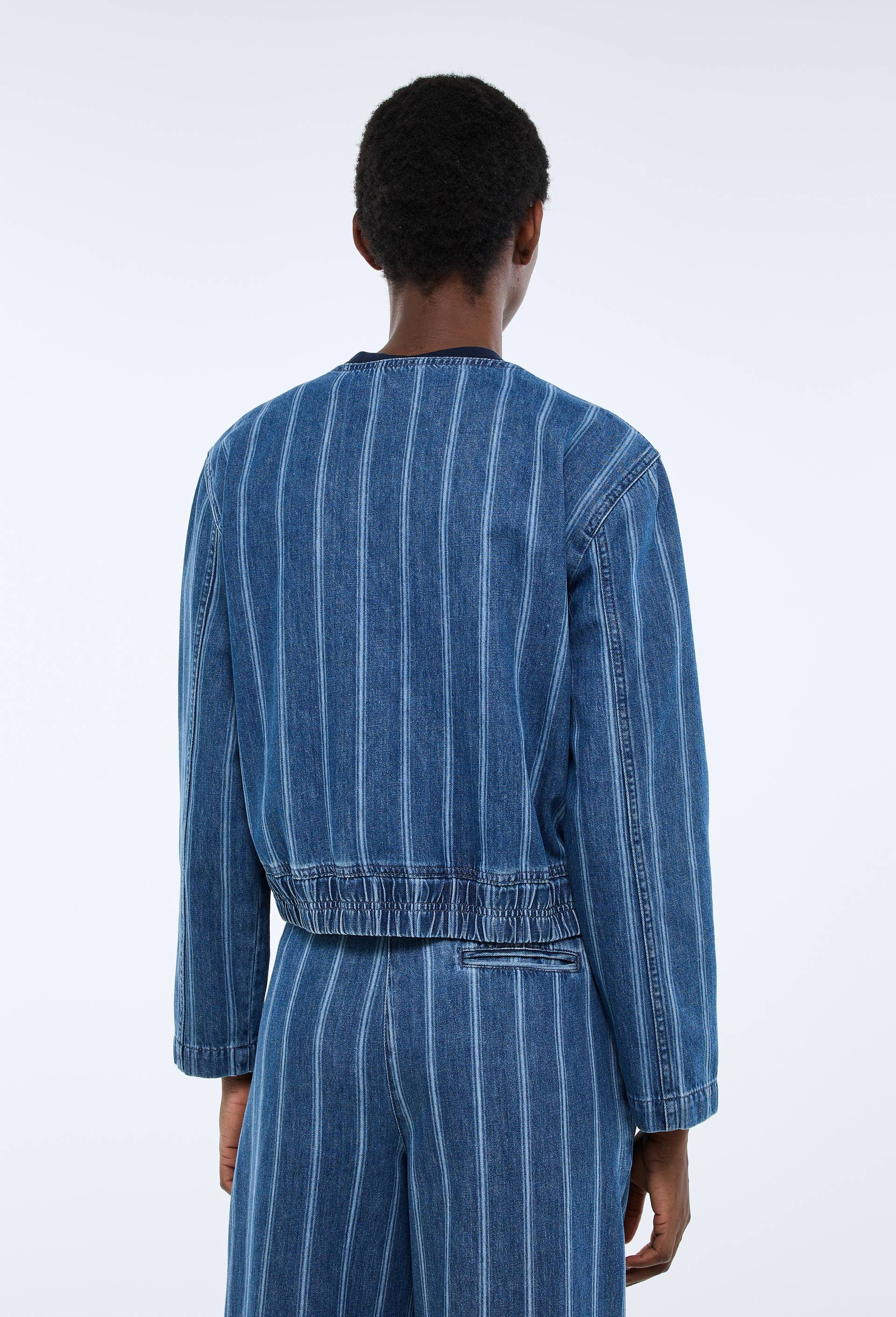 Veste courte en denim ray&eacute; contenant du coton, Bleu, large image number 2