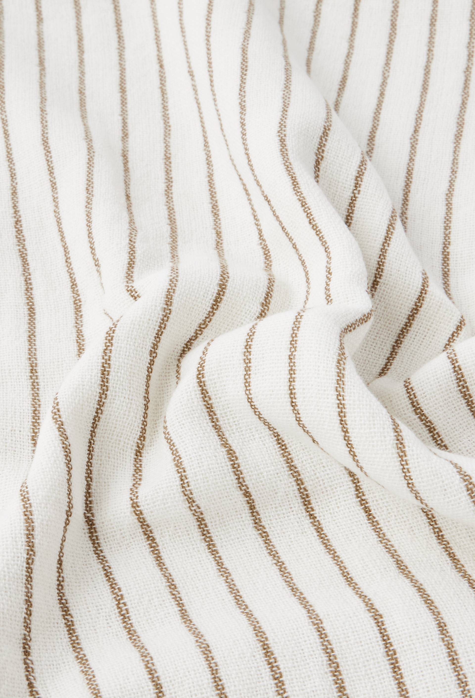 Fouta doubl&eacute;e en gaze de coton, 100x180cm. Ext&eacute;rieur en coton issu de l'agriculture biologique, doublure &eacute;ponge ray&eacute;e polyester, Vert fonc&eacute;, large image number 1