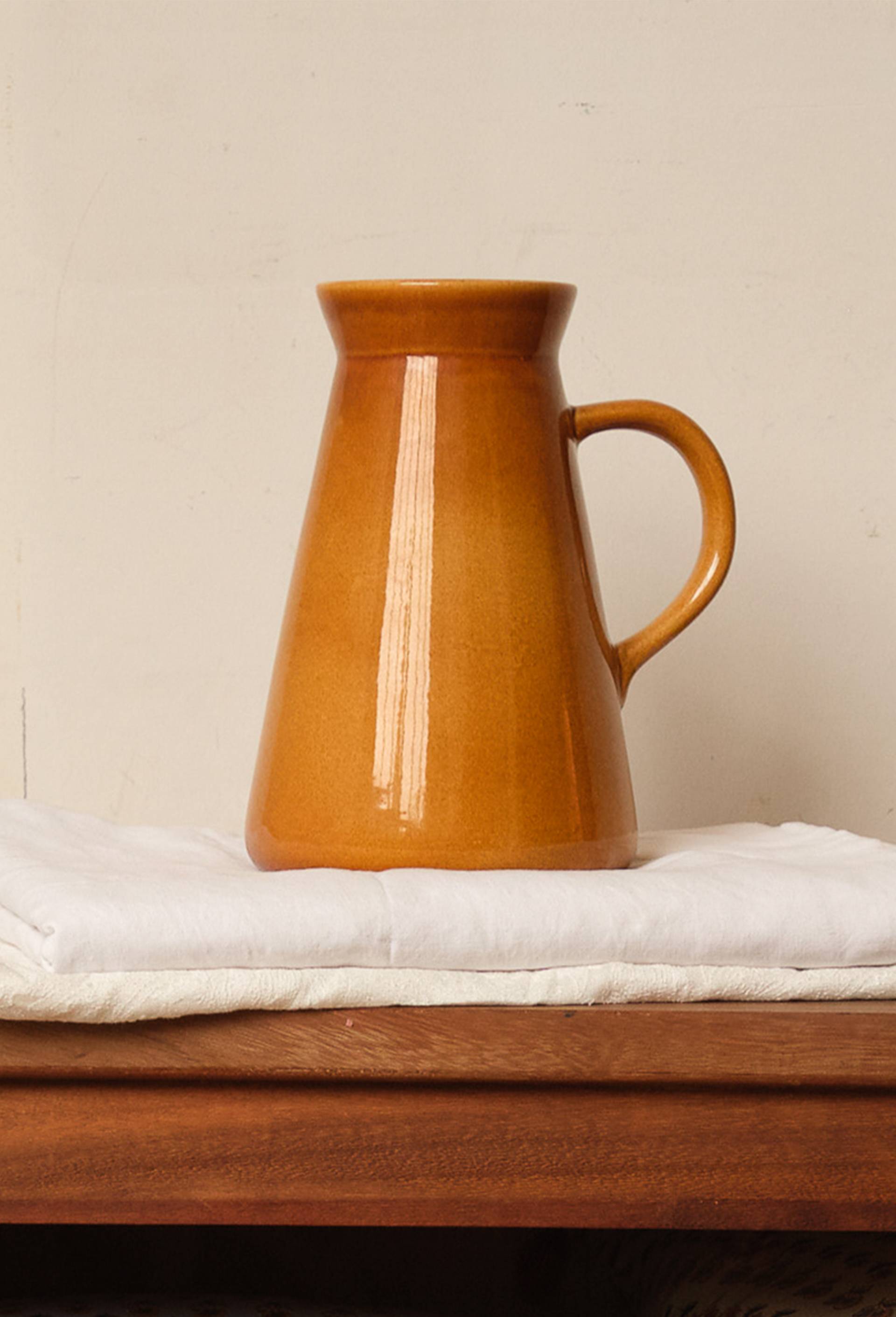 Vase pichet anse, 22xH27x18cm, en c&eacute;ramique, Brun clair, swatch image