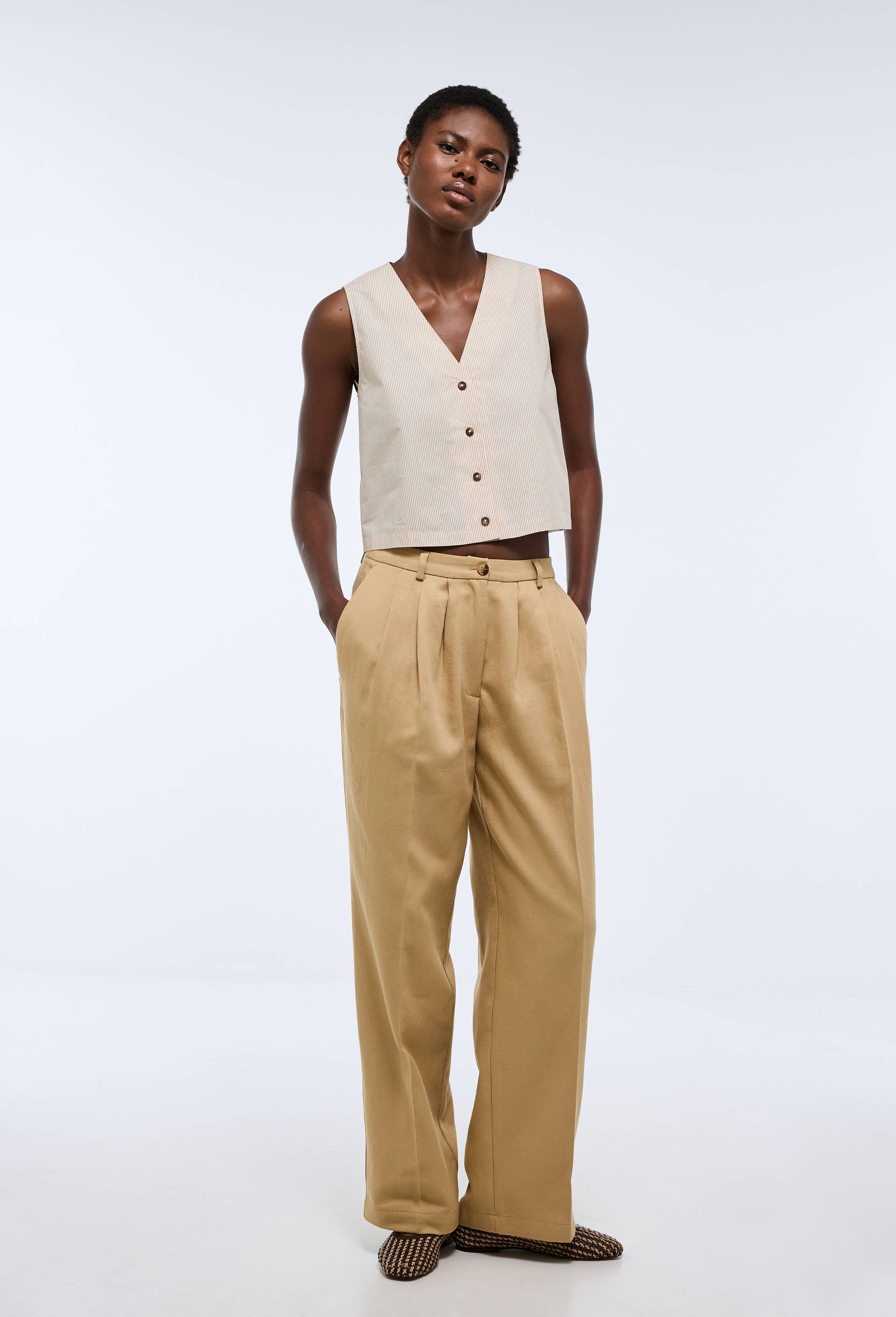 Pantalon fluide en coton et lin &agrave; pinces, Beige, large image number 0