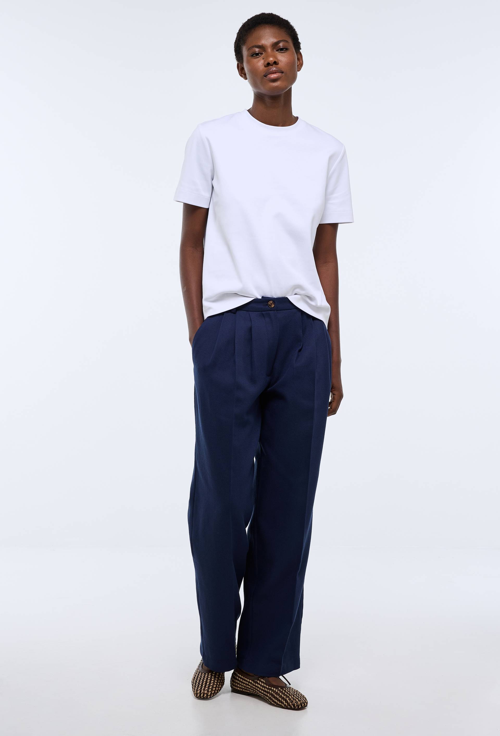Pantalon fluide en coton et lin &agrave; pinces, Bleu fonc&eacute;, swatch image