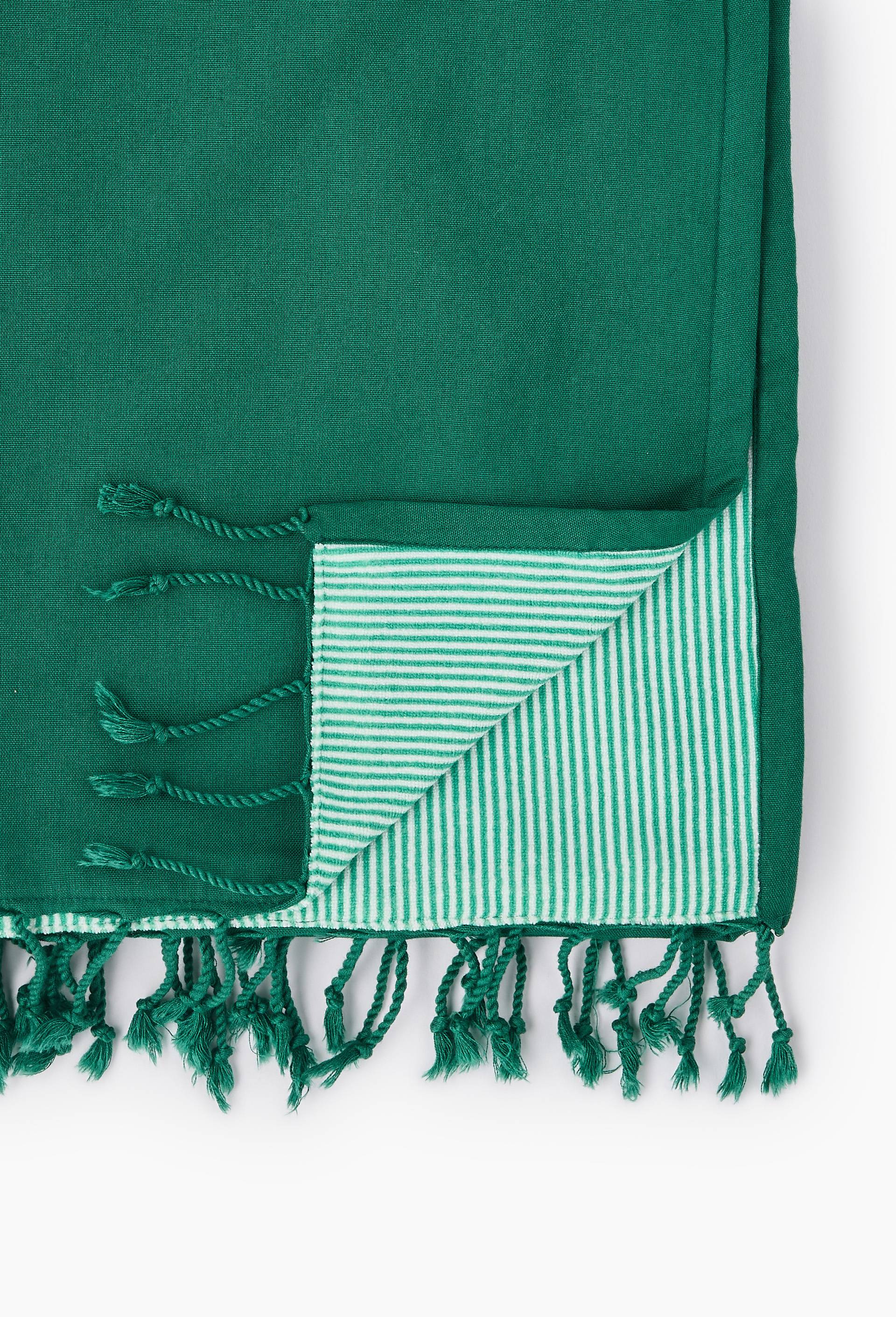 Fouta doubl&eacute;e en gaze de coton, 100x180cm. Ext&eacute;rieur en coton issu de l'agriculture biologique, doublure en &eacute;ponge ray&eacute;e, Vert fonc&eacute;, large image number 1.0