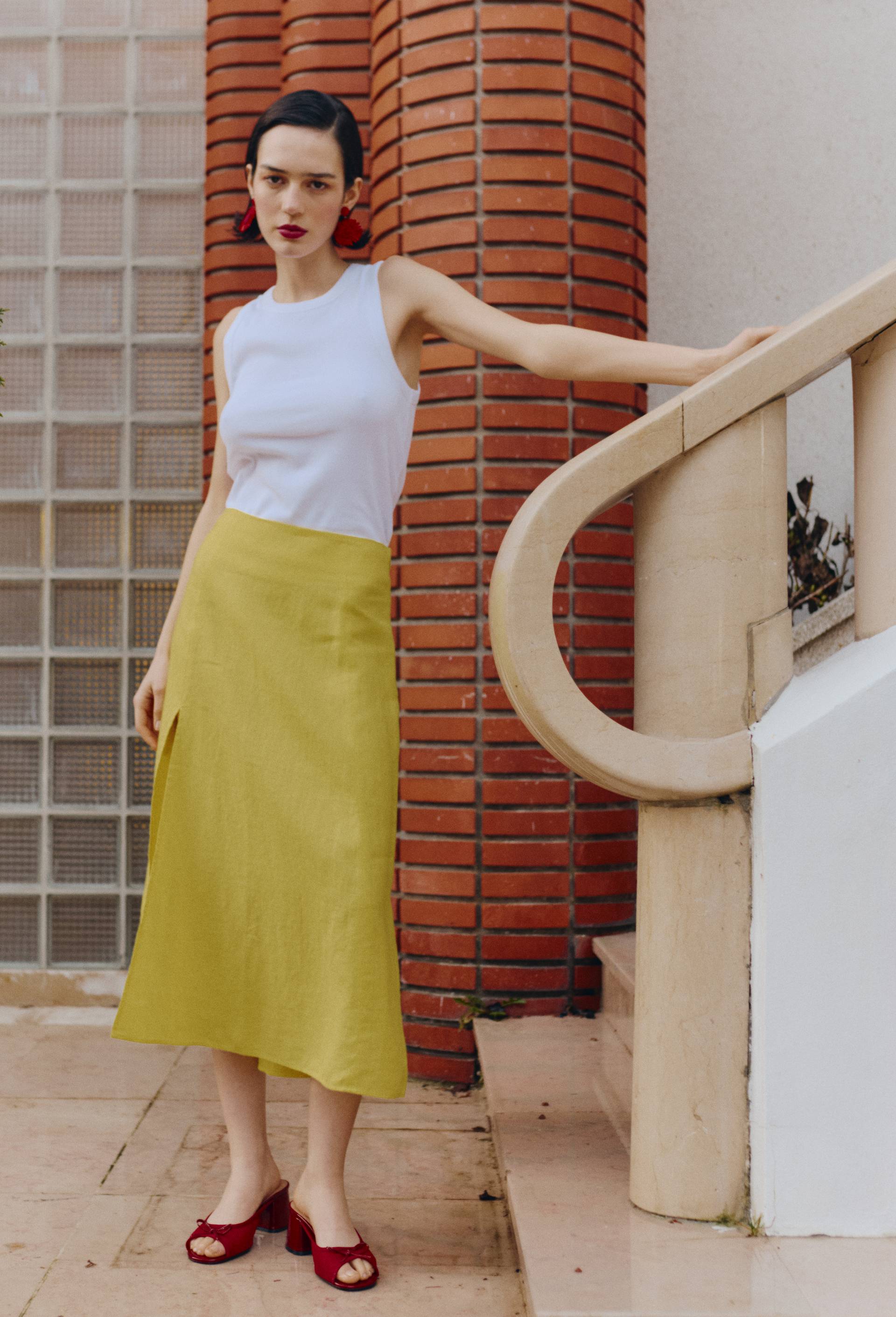 Jupe midi unie avec fente en lin, Jaune, swatch image