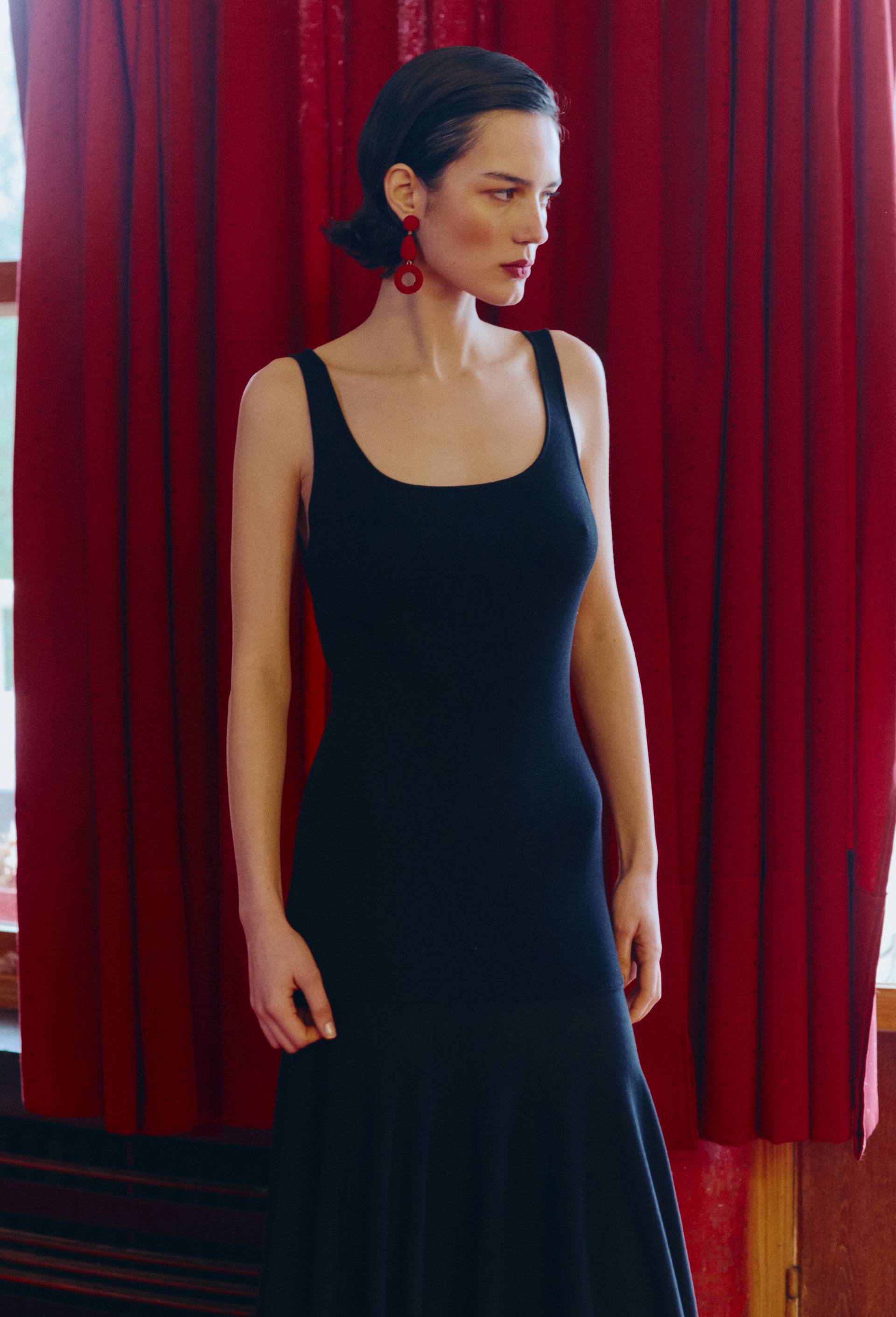 Robe maille taille basse &eacute;vas&eacute;e, Noir, large image number 1.0