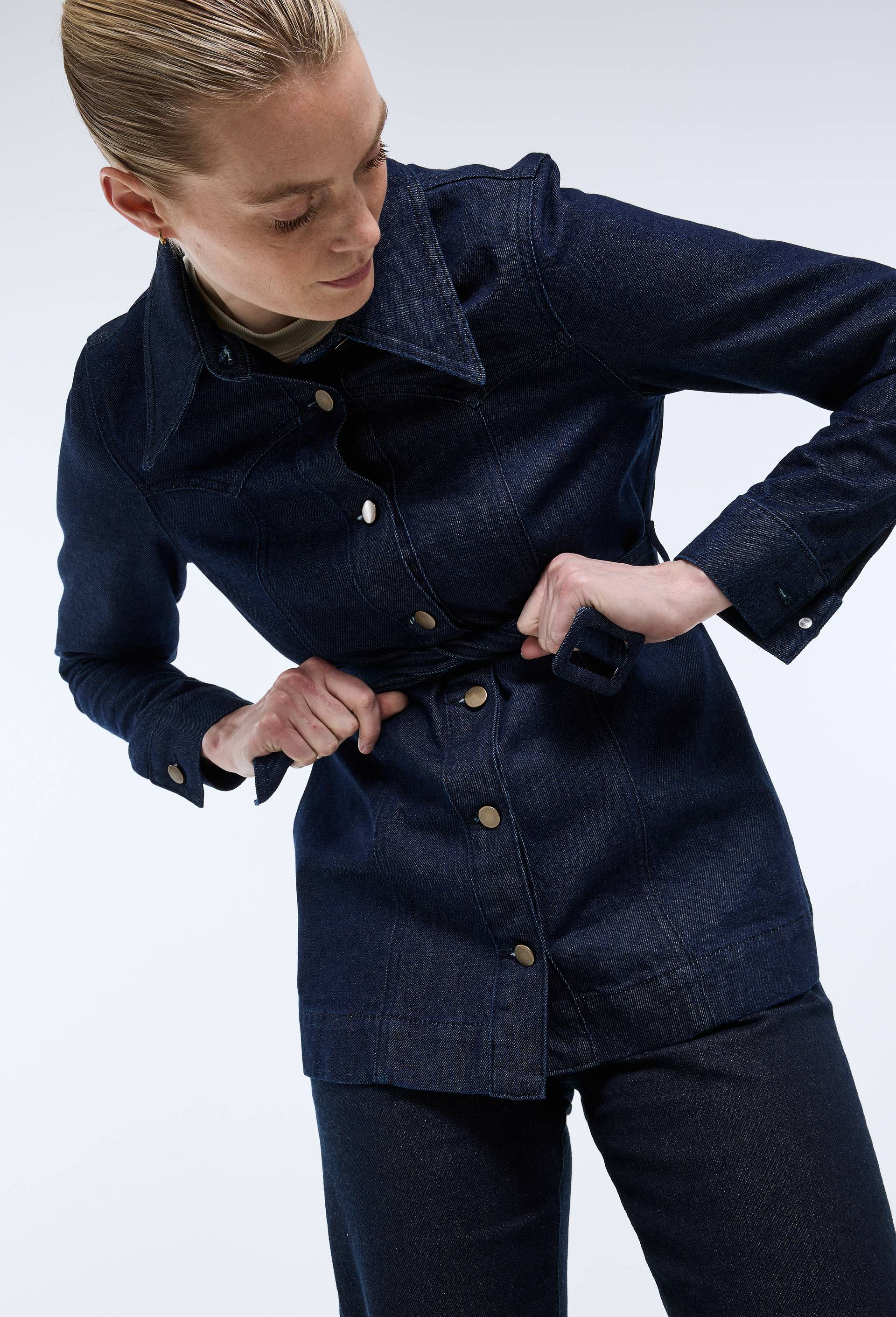 Veste ceintur&eacute;e en denim brut - ATELIER DENIM, Bleu, large image number 1.0
