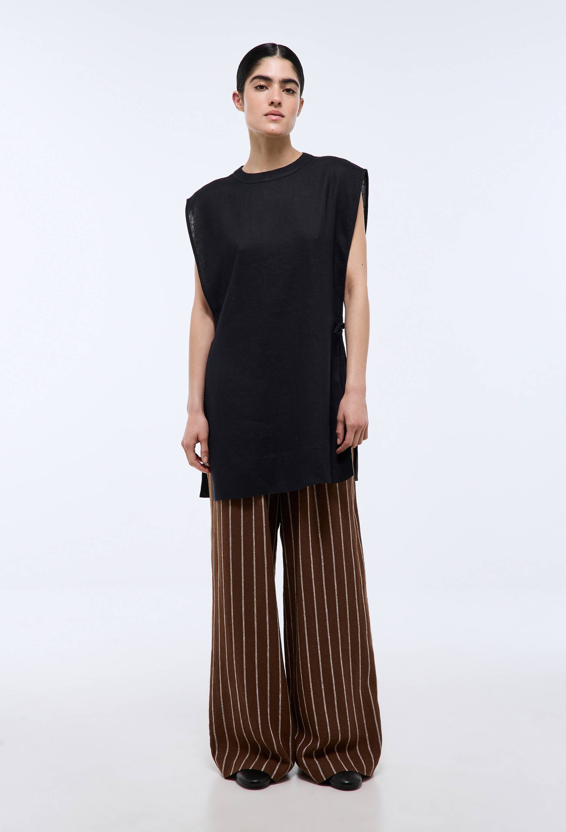 Robe courte sans manches unie en lin, Noir, swatch image