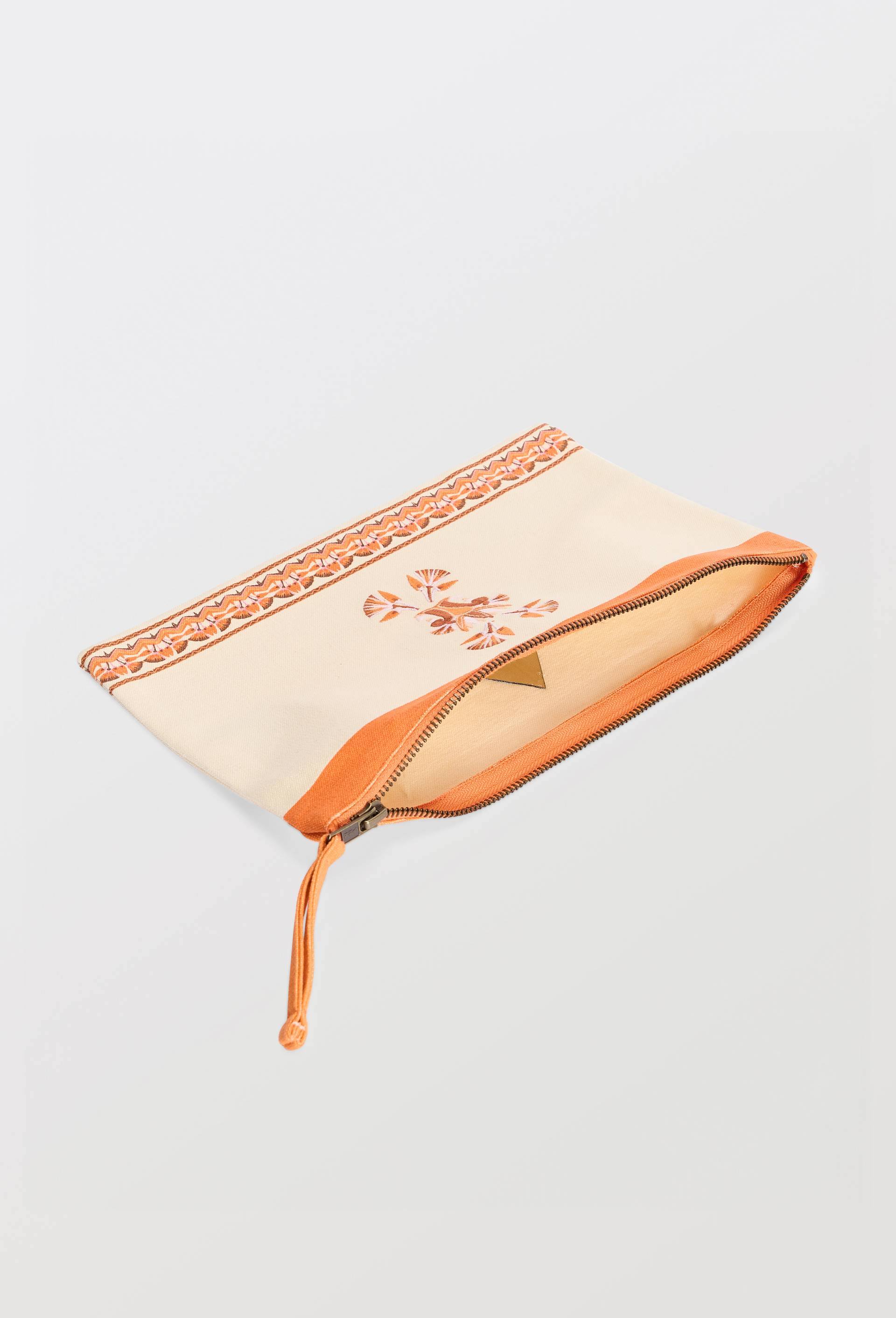 Trousse brod&eacute;e en coton - LOUIS BARTHELEMY x MONOPRIX, Ecru, large image number 3.0