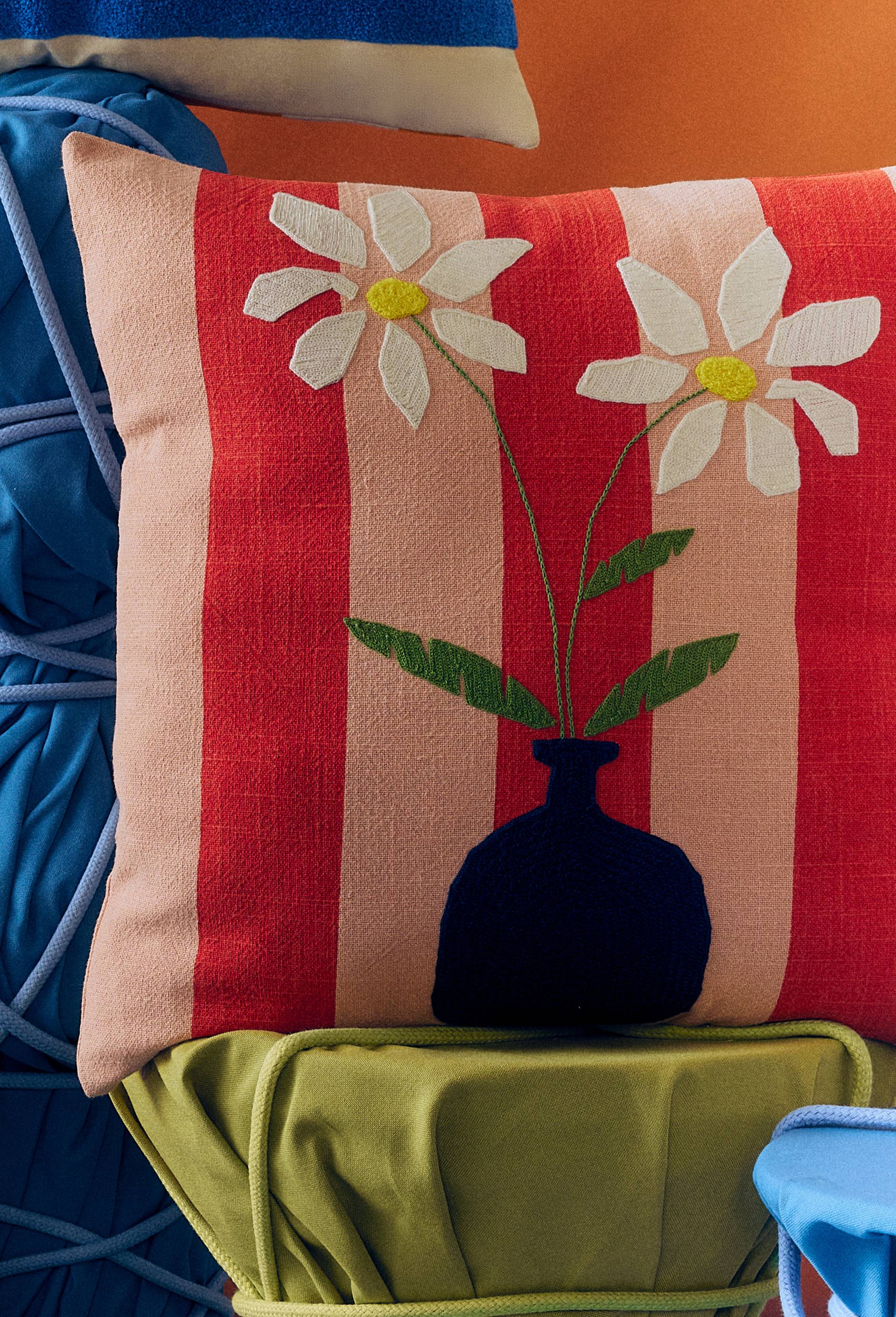 Coussin brod&eacute;, 50x50cm, en coton - BEN ARPEA x MONOPRIX, Rouge, large image number 0.0